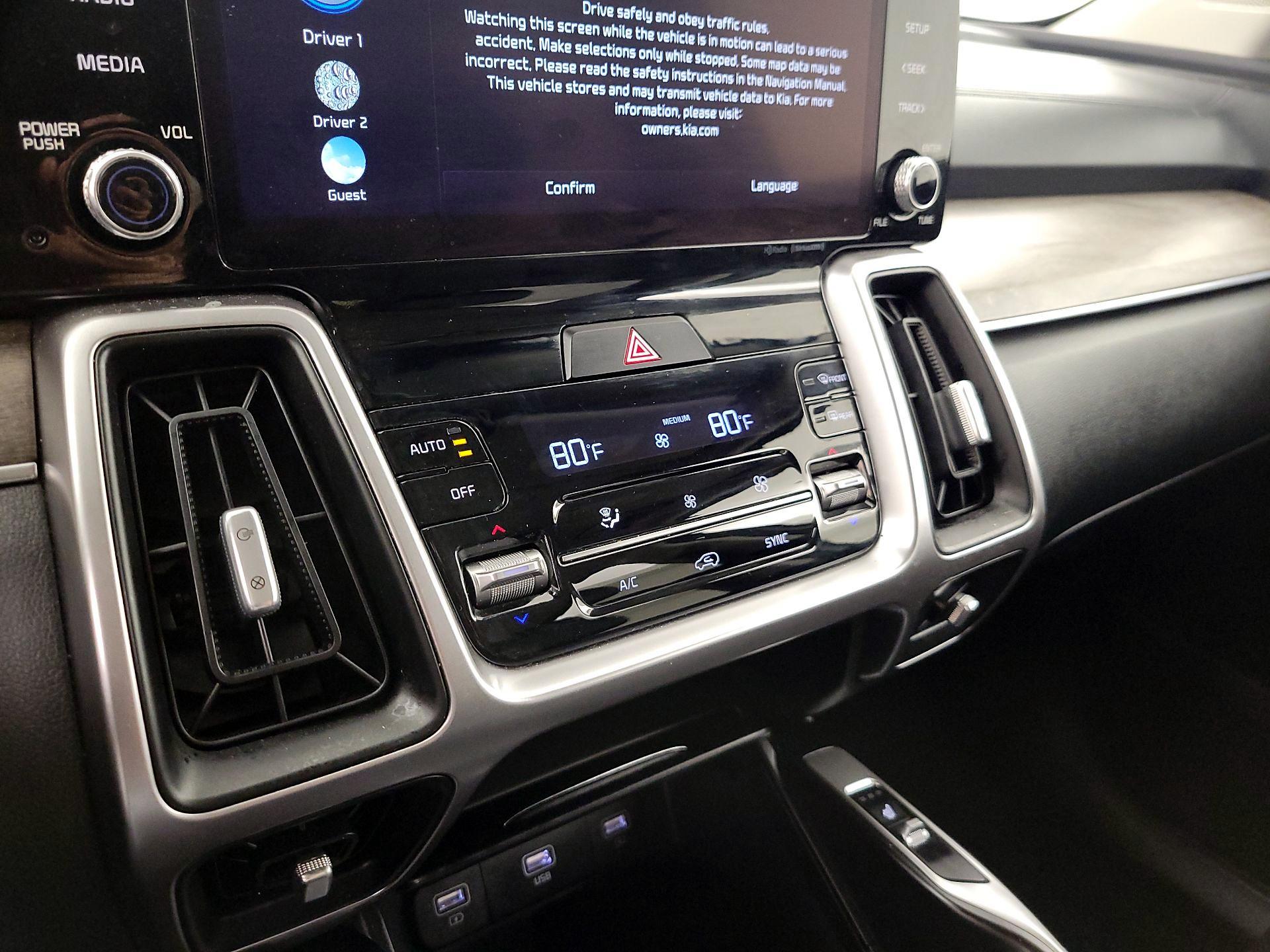 Thumbnail: 2022 Kia Sorento - 17