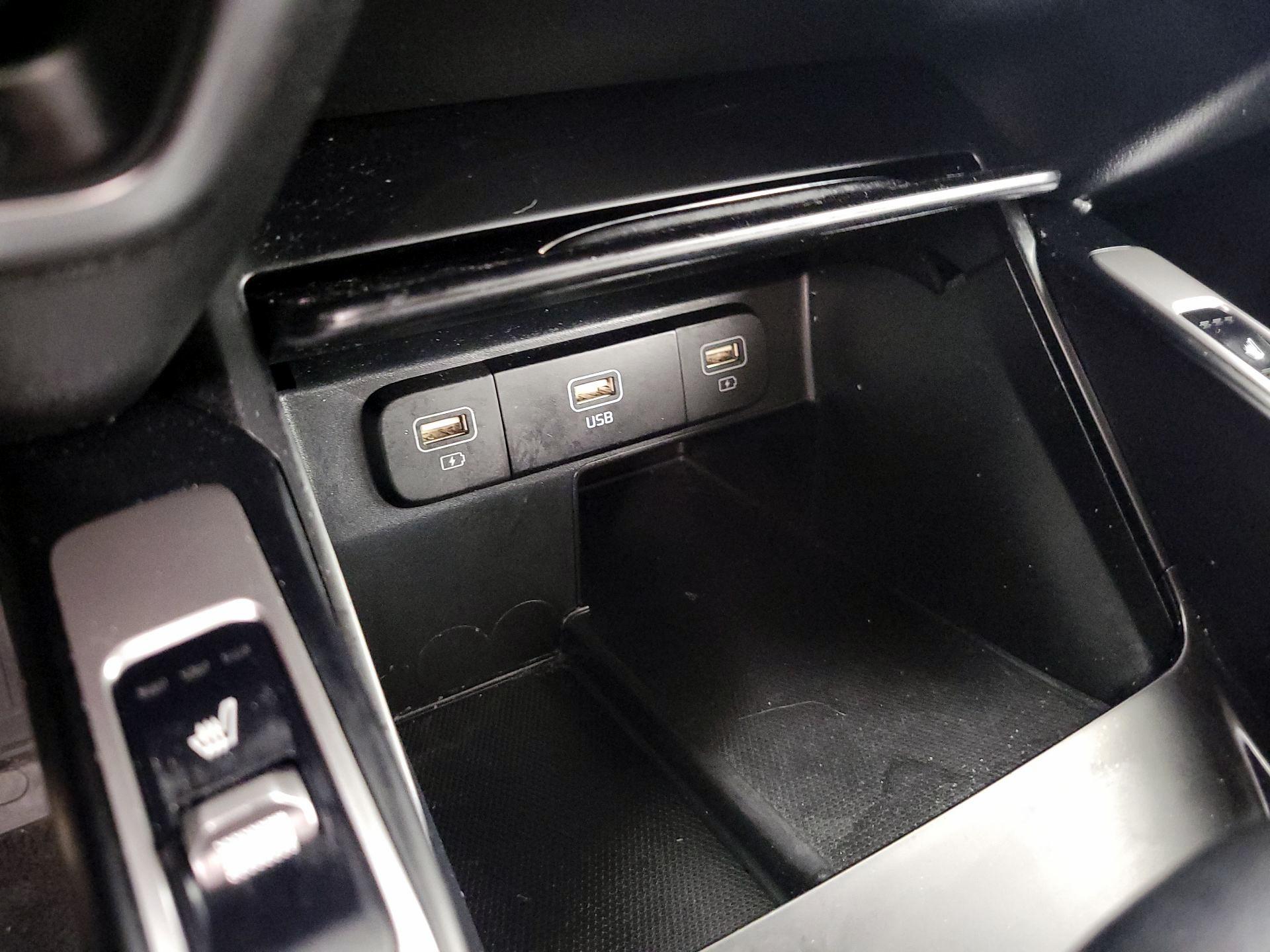 Thumbnail: 2022 Kia Sorento - 19