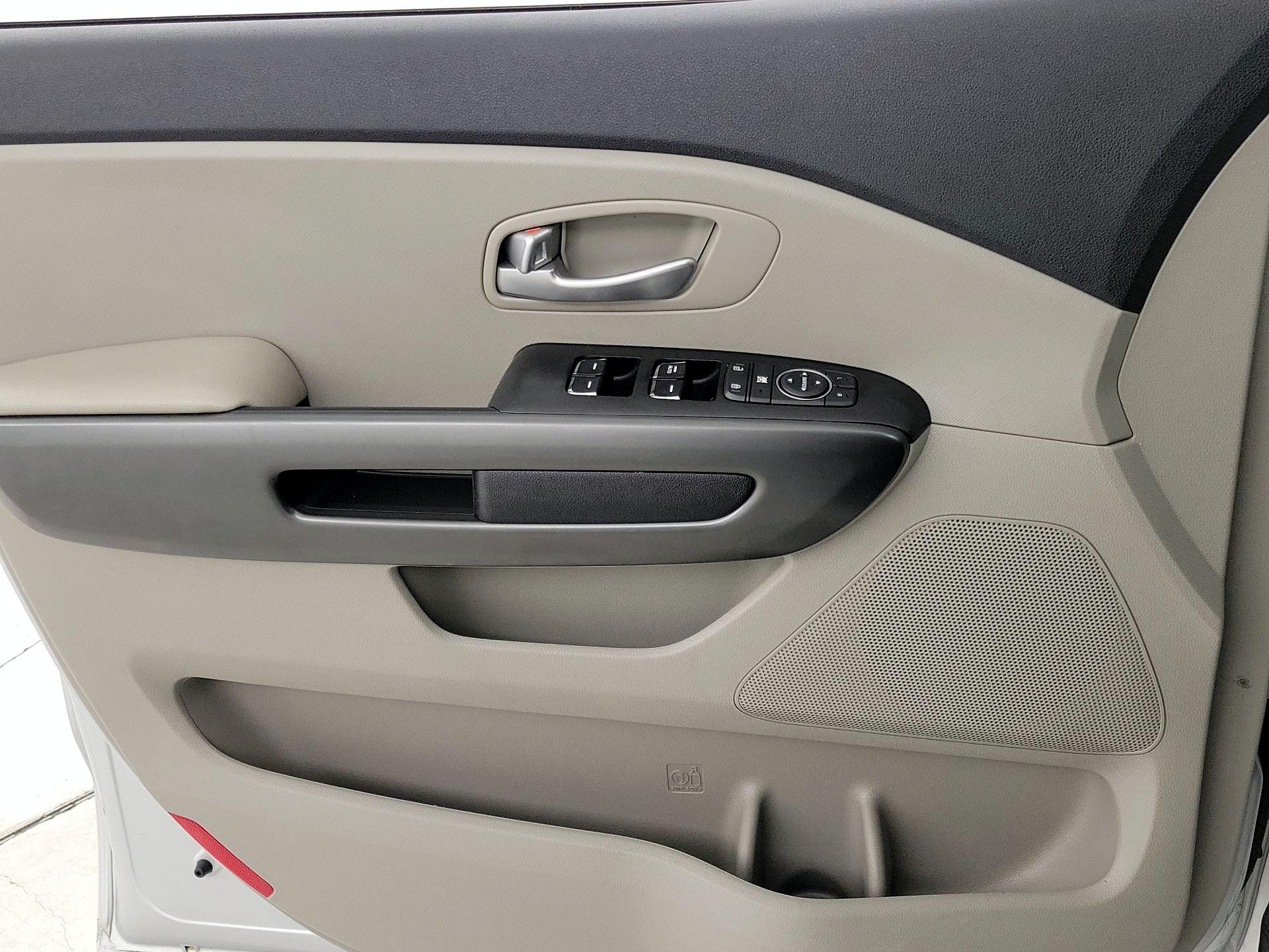 Thumbnail: 2020 Kia Sedona - 12