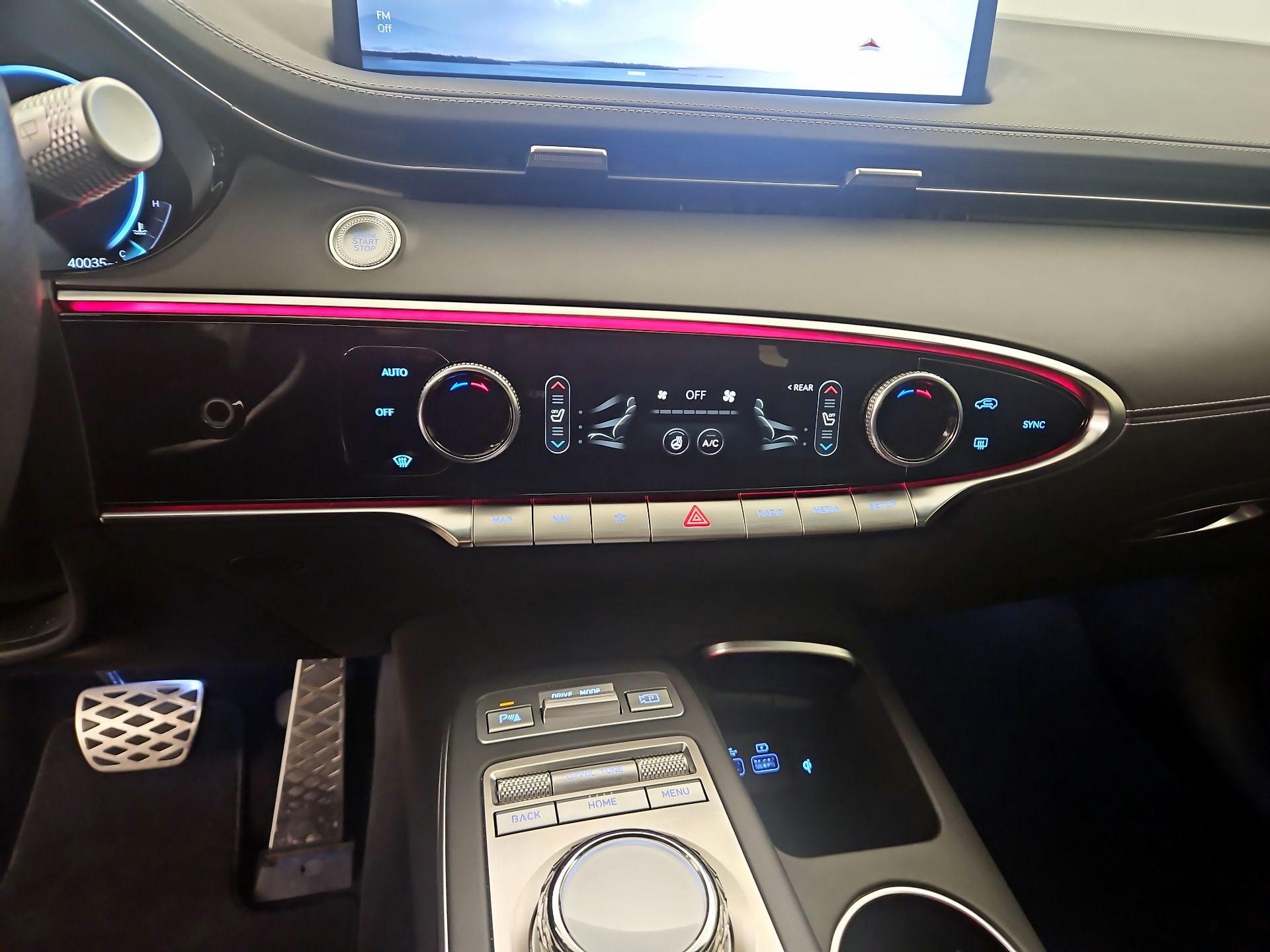 Thumbnail: 2024 Genesis GV70 - 17