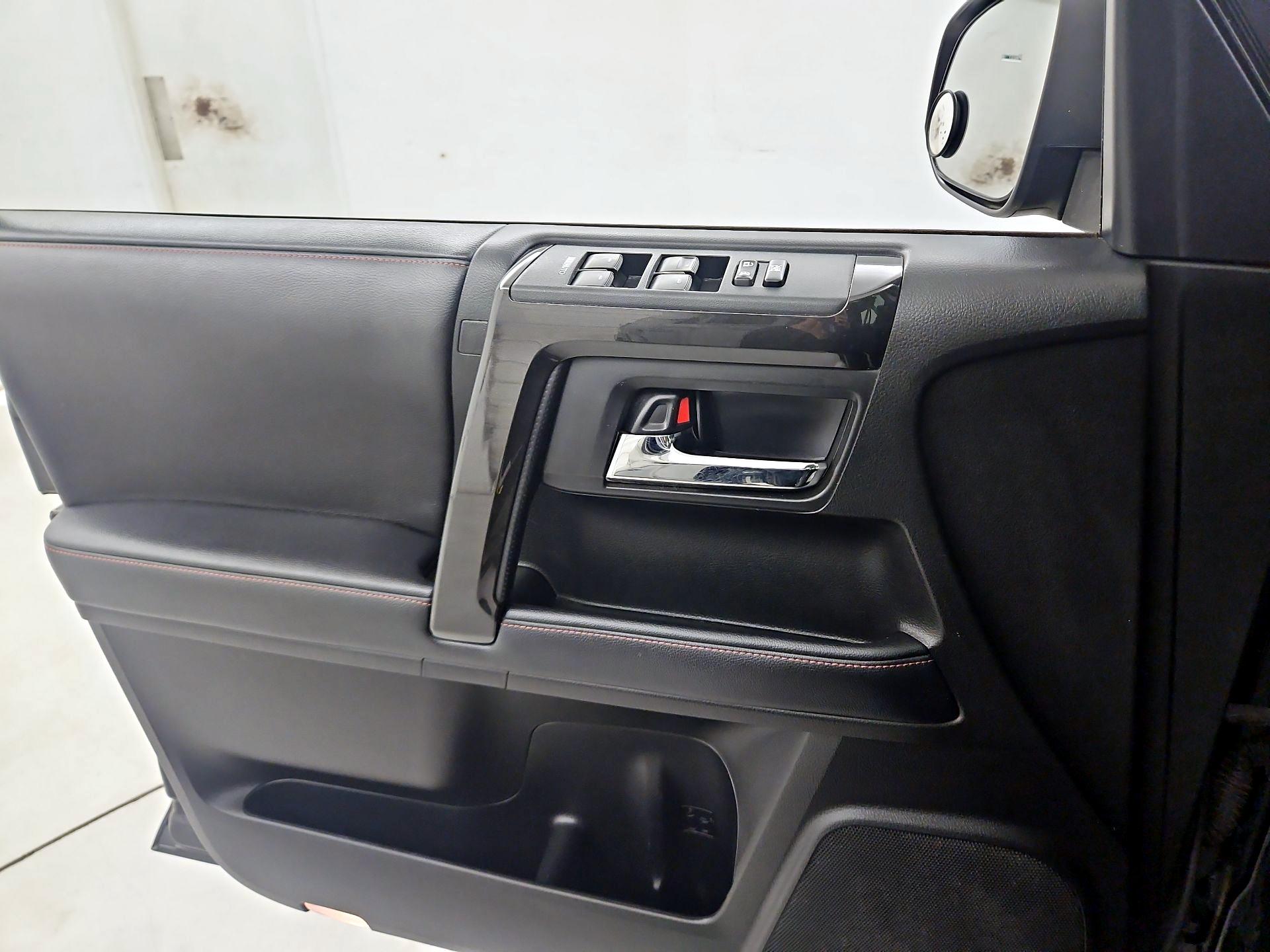 Thumbnail: 2019 Toyota 4Runner - 12