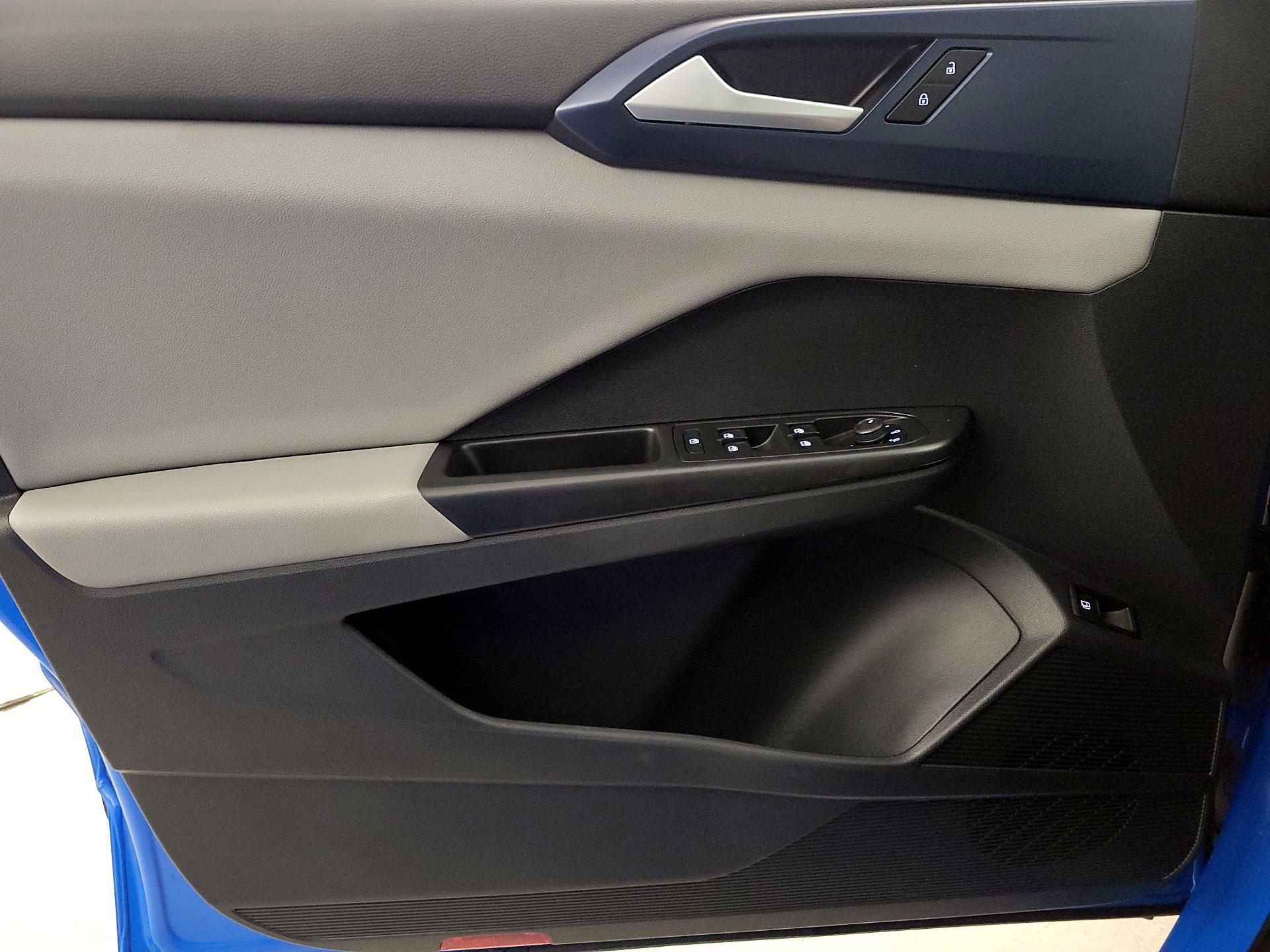 Thumbnail: 2023 Volkswagen Taos - 12