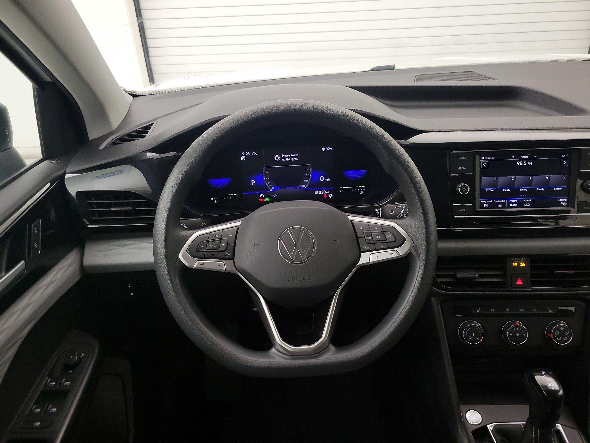 Thumbnail: 2022 Volkswagen Taos - 10