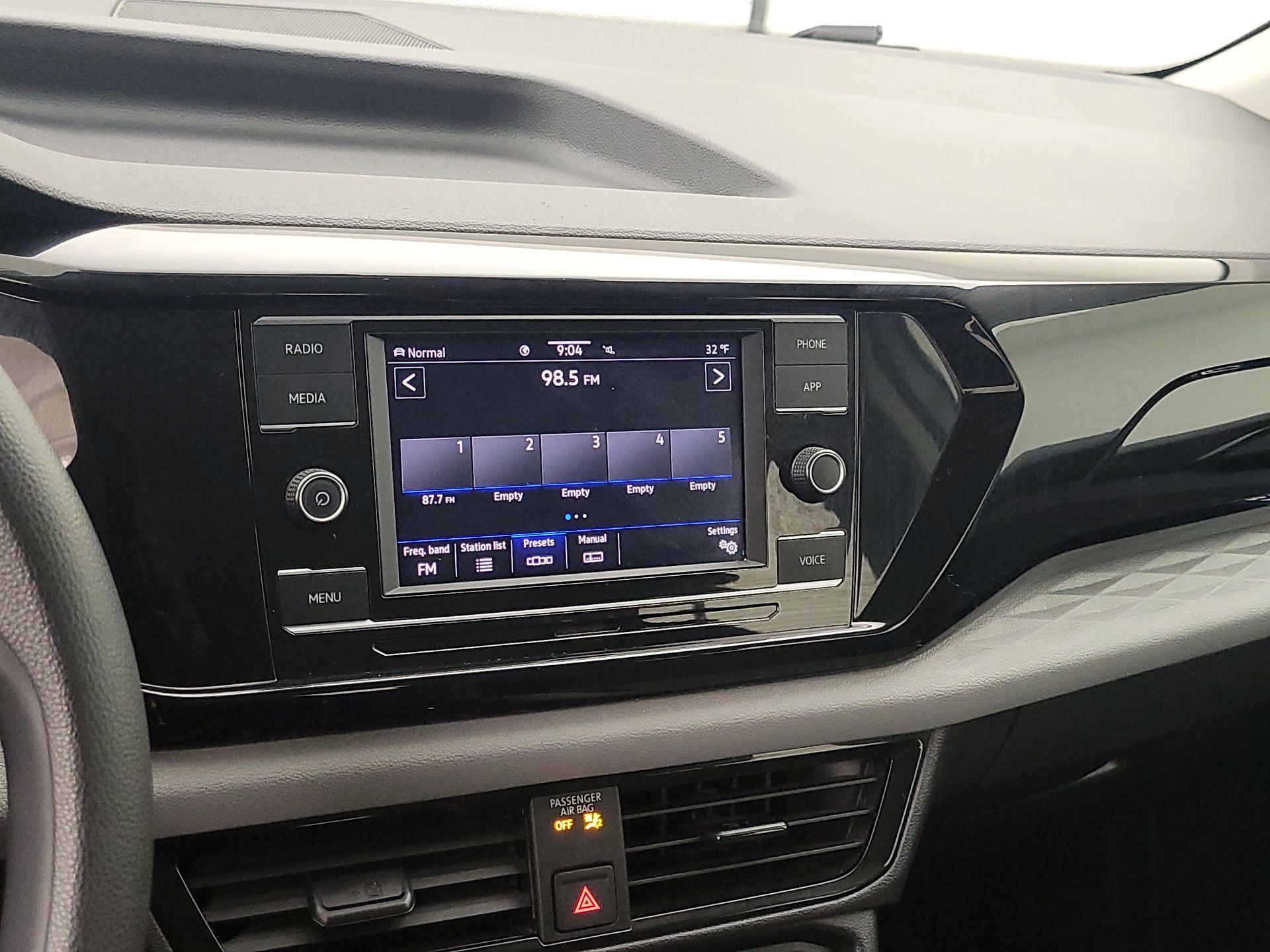 Thumbnail: 2022 Volkswagen Taos - 15