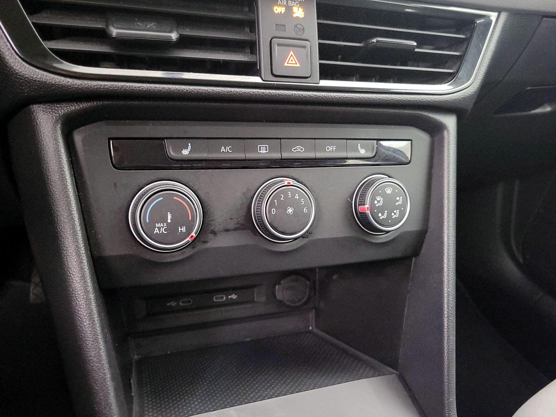 Thumbnail: 2022 Volkswagen Taos - 16