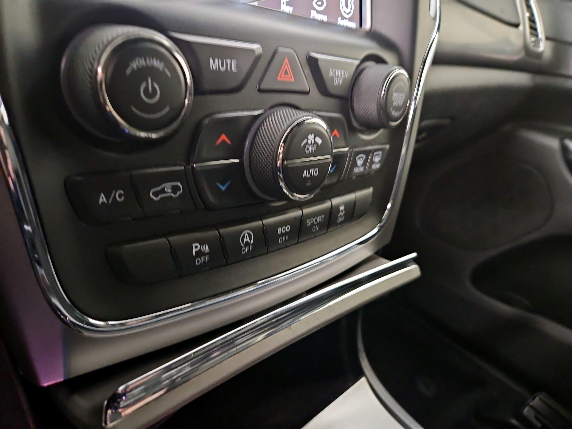 Thumbnail: 2018 Jeep Grand Cherokee - 17