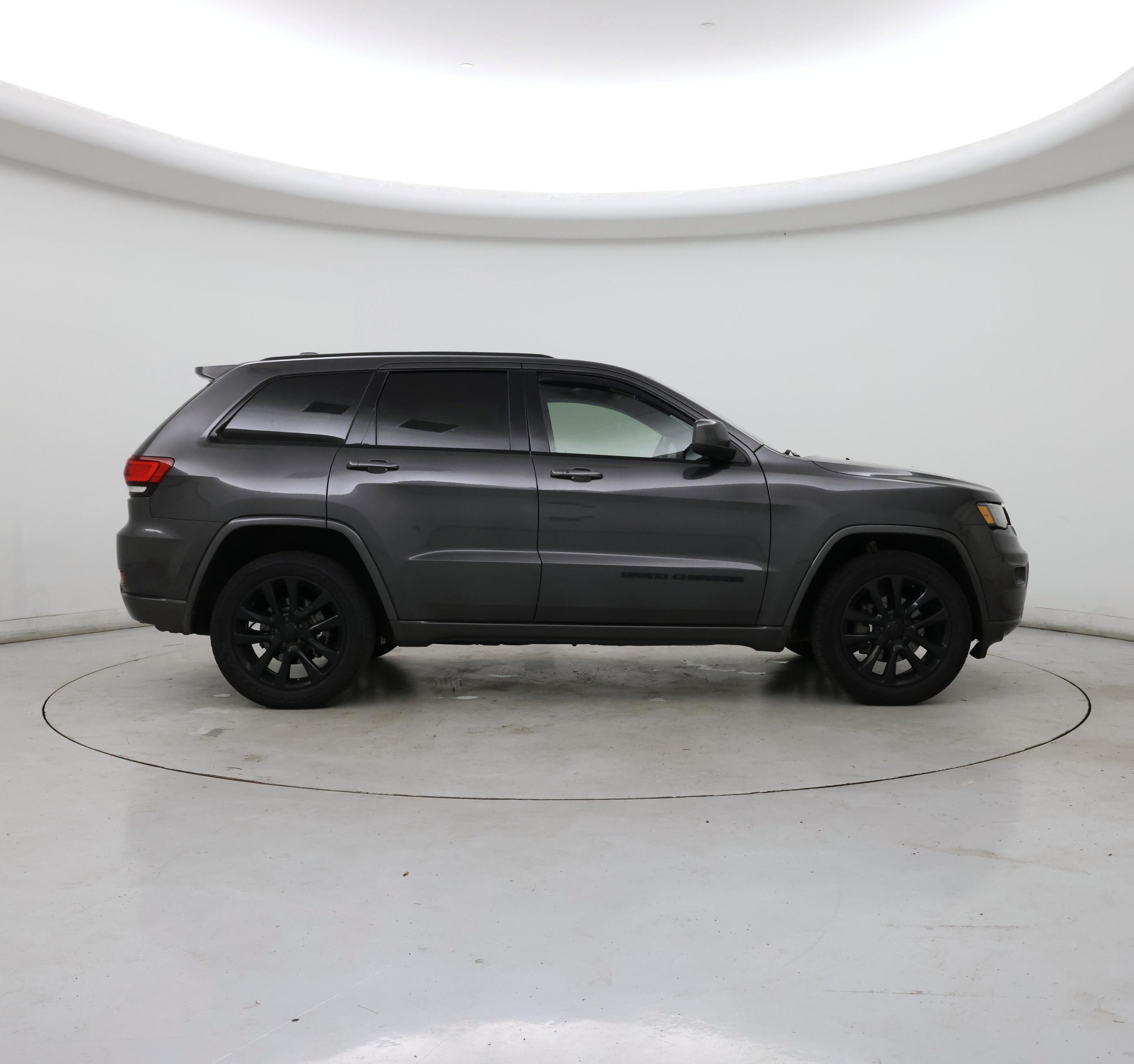 Thumbnail: 2018 Jeep Grand Cherokee - 7