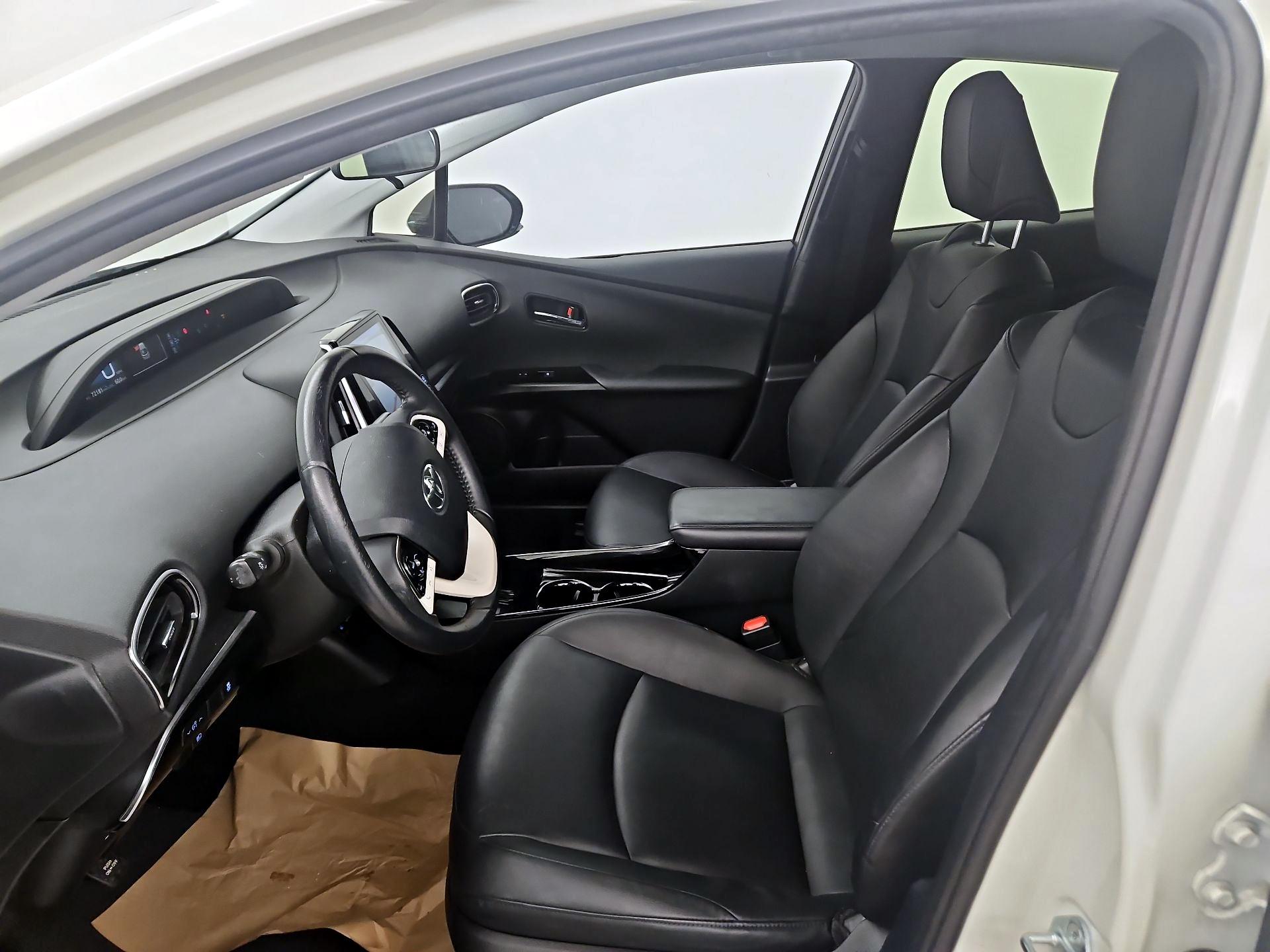 Thumbnail: 2018 Toyota Prius Prime - 11