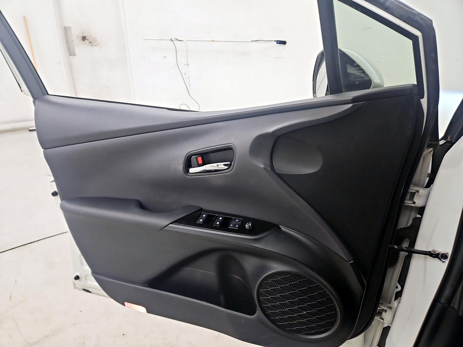 Thumbnail: 2018 Toyota Prius Prime - 12