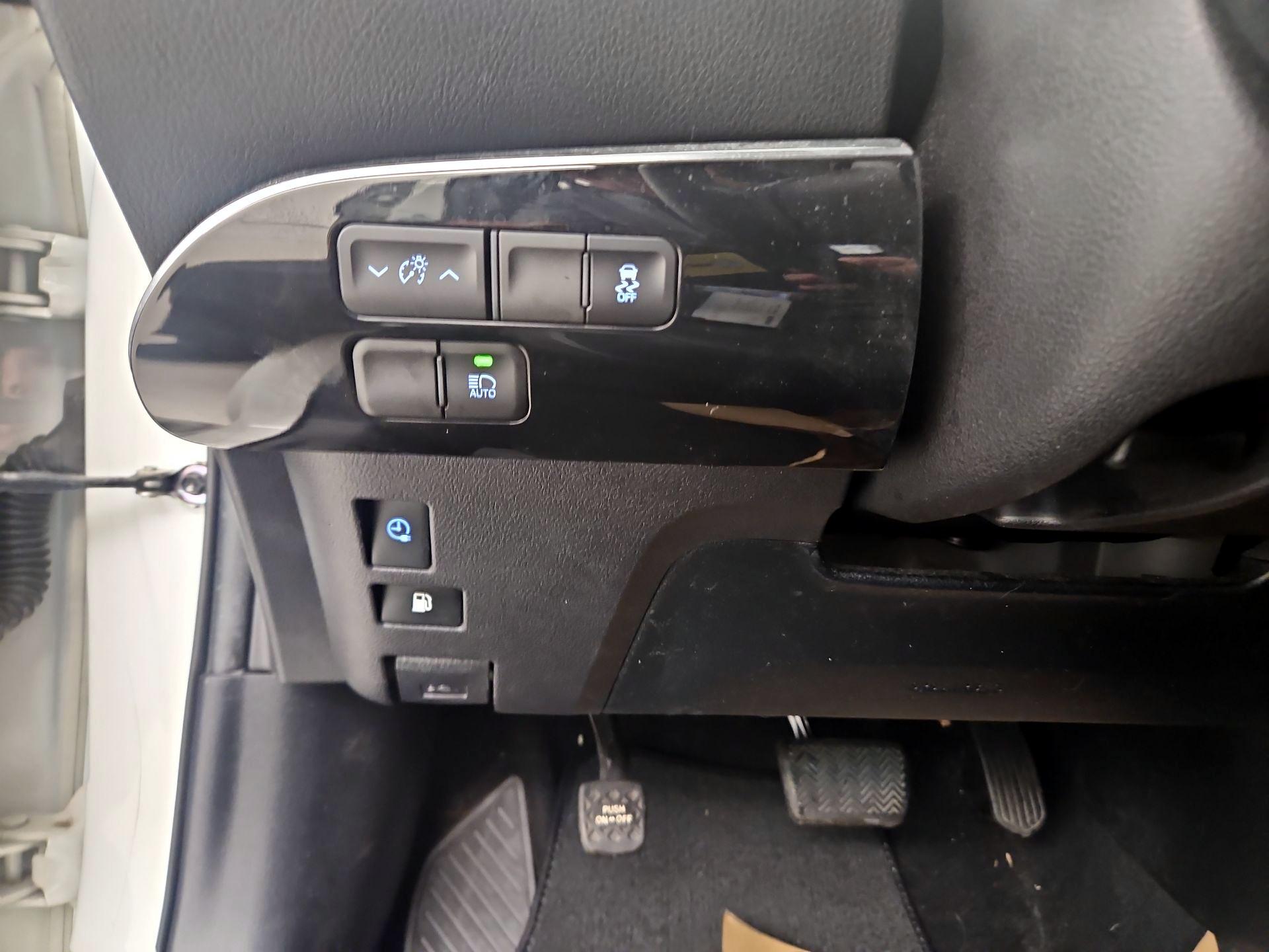 Thumbnail: 2018 Toyota Prius Prime - 13