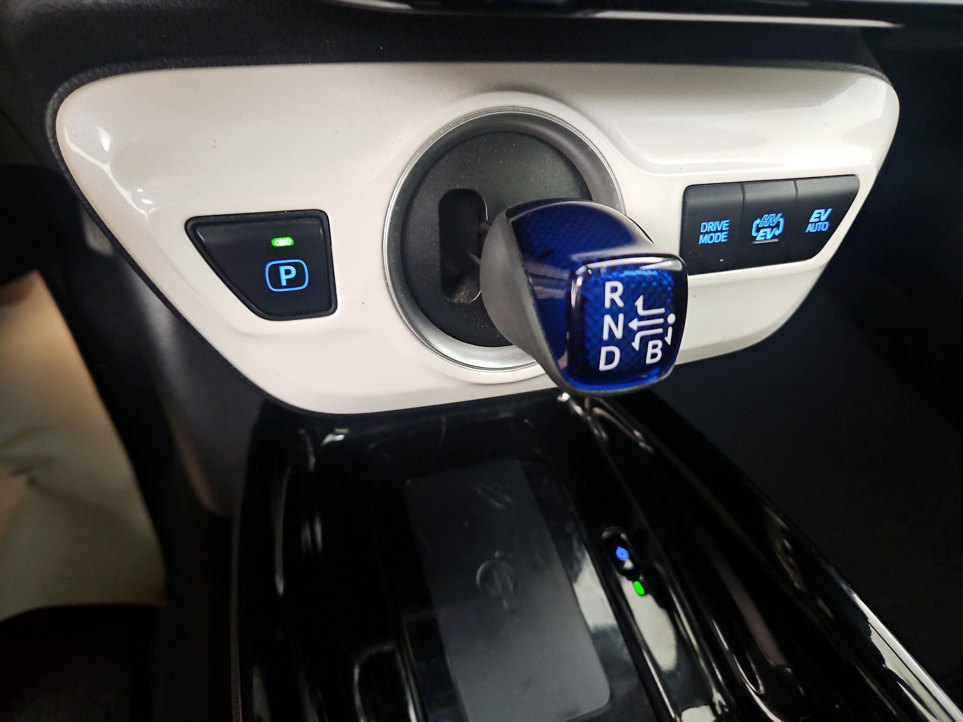 Thumbnail: 2018 Toyota Prius Prime - 18