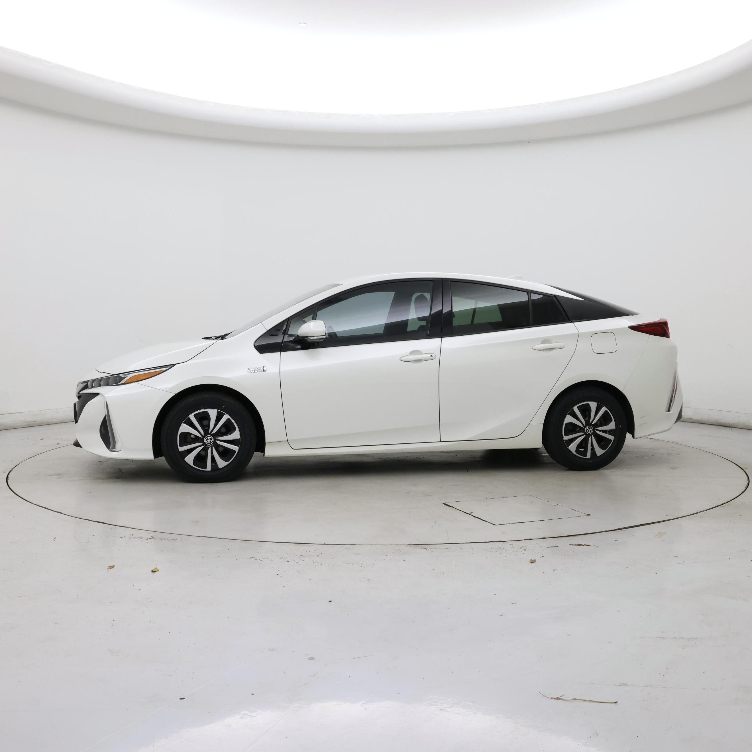 Thumbnail: 2018 Toyota Prius Prime - 3