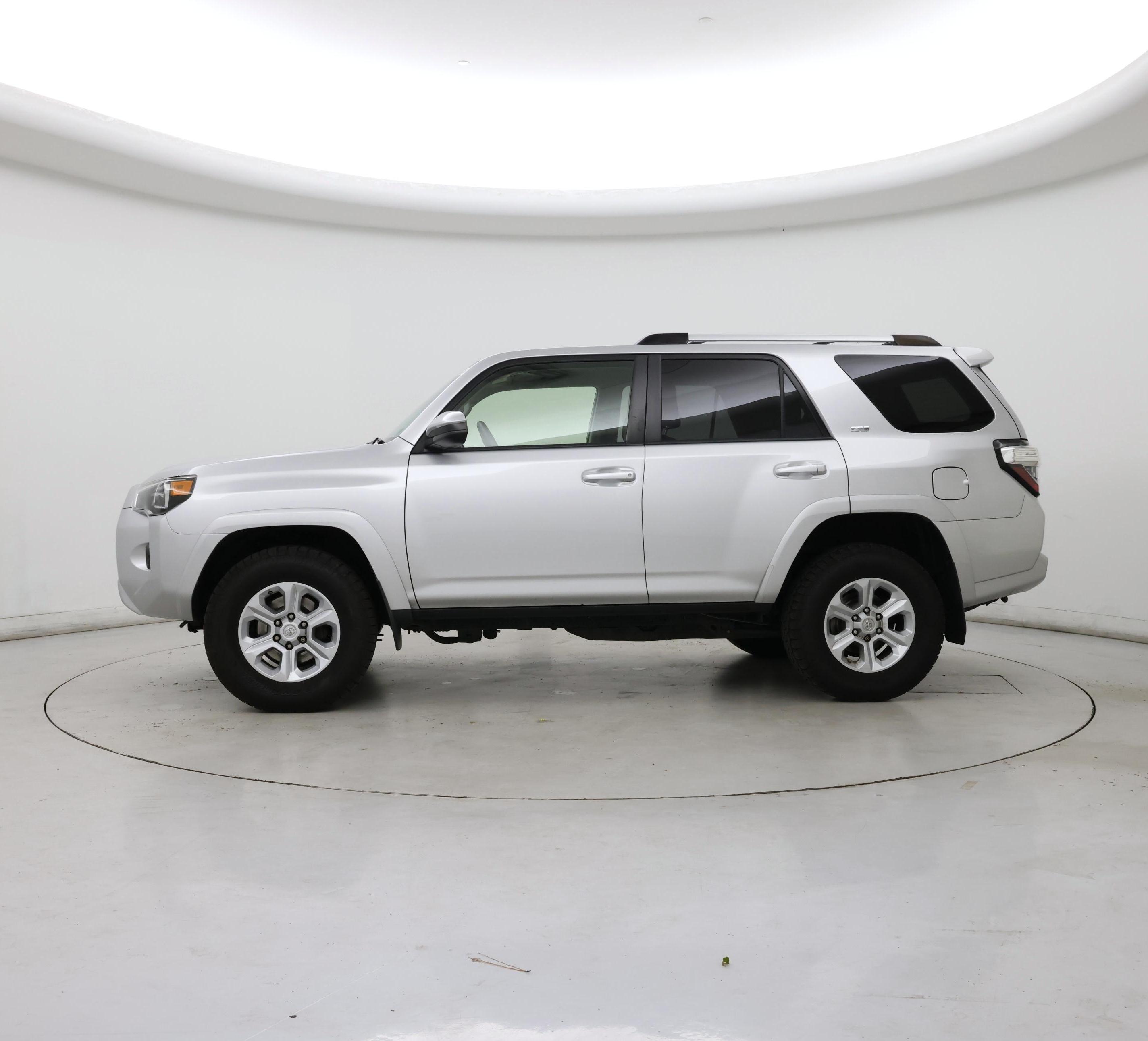 Thumbnail: 2019 Toyota 4Runner - 3