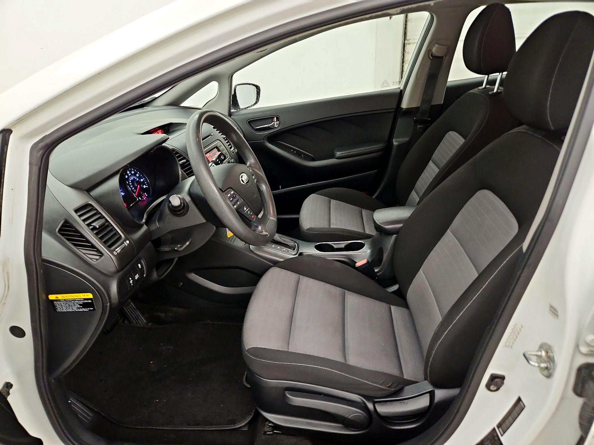 Thumbnail: 2016 Kia Forte - 11