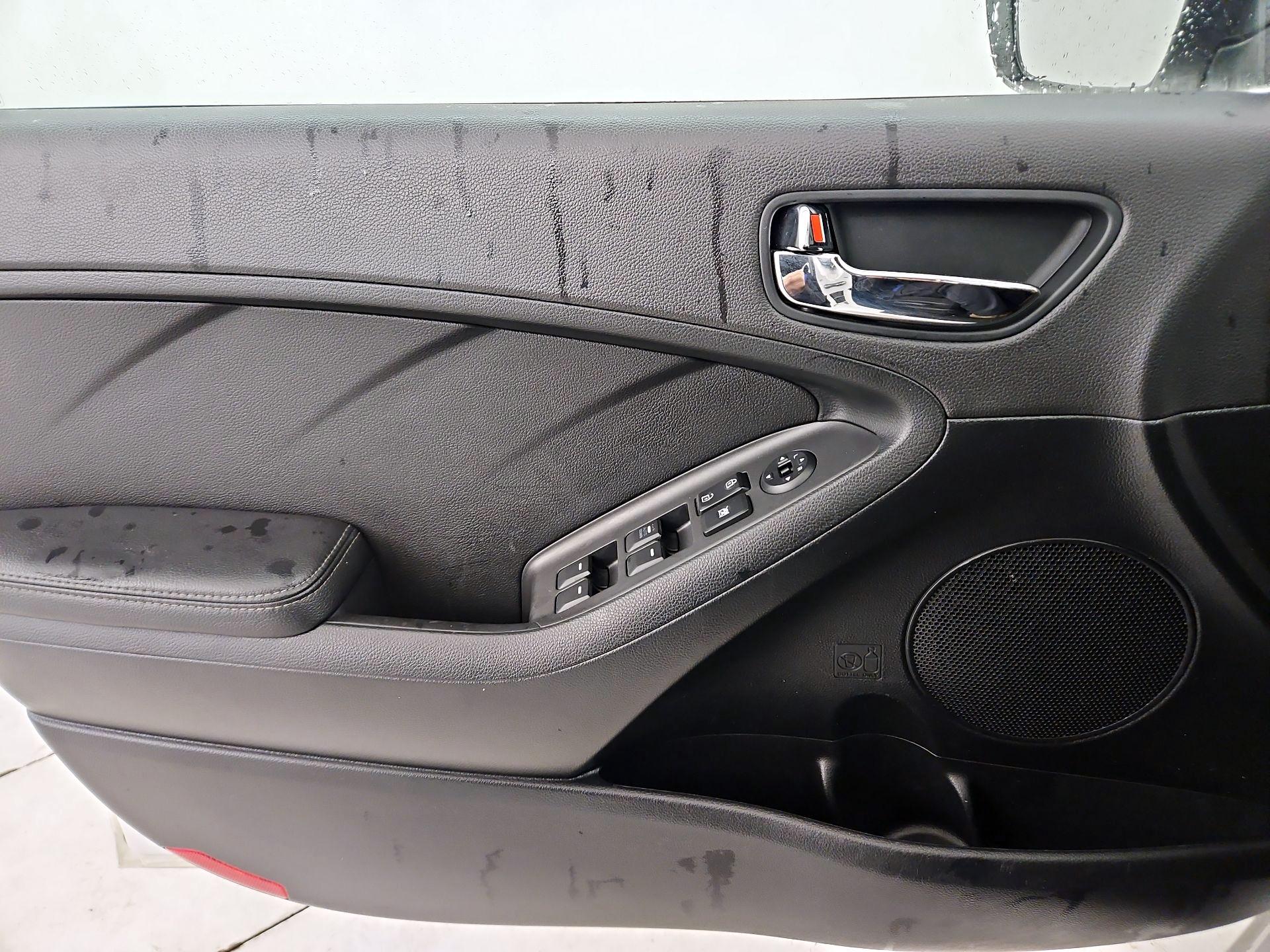 Thumbnail: 2016 Kia Forte - 12