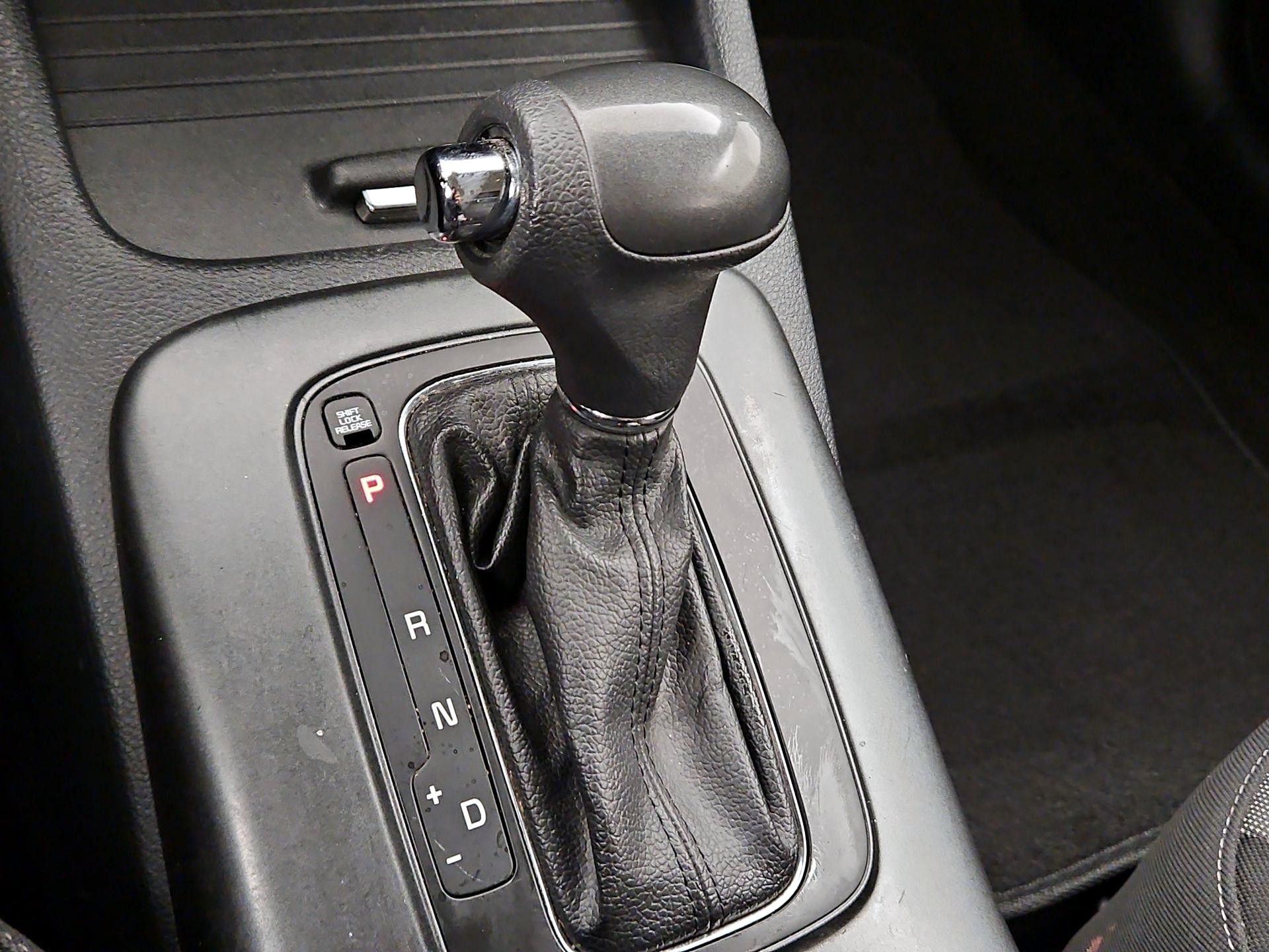 Thumbnail: 2016 Kia Forte - 16