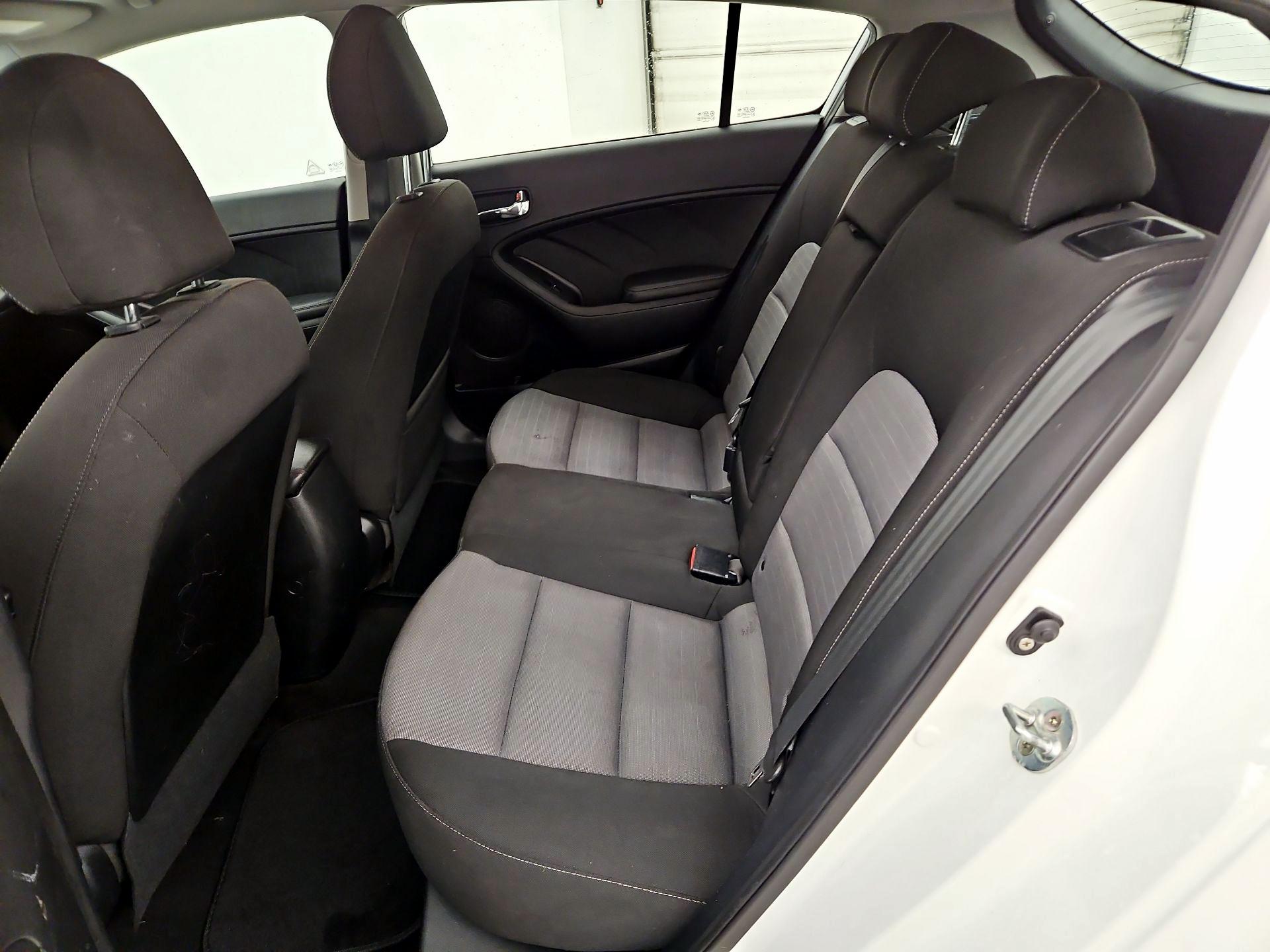 Thumbnail: 2016 Kia Forte - 18