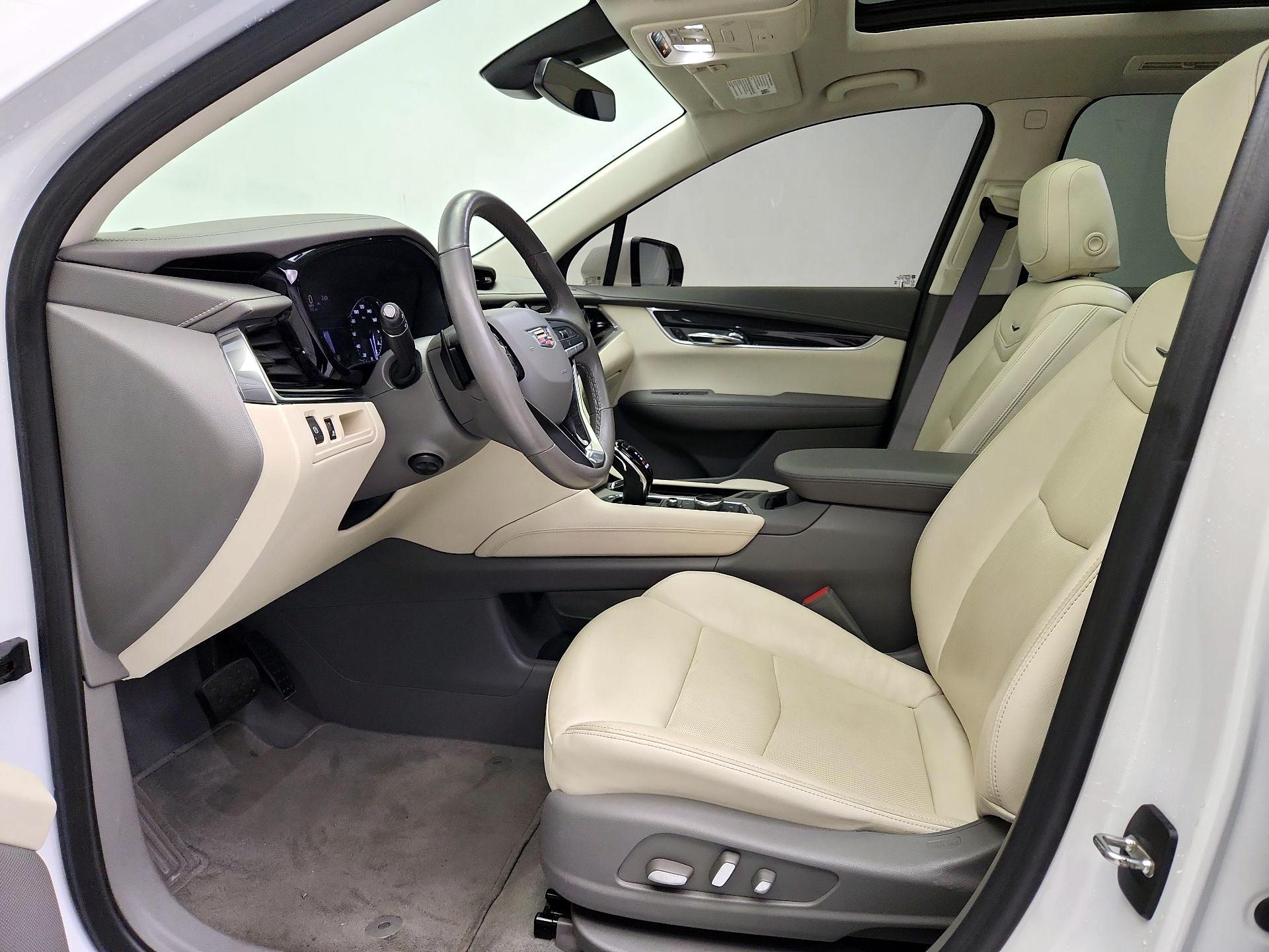 Thumbnail: 2022 Cadillac XT6 - 11