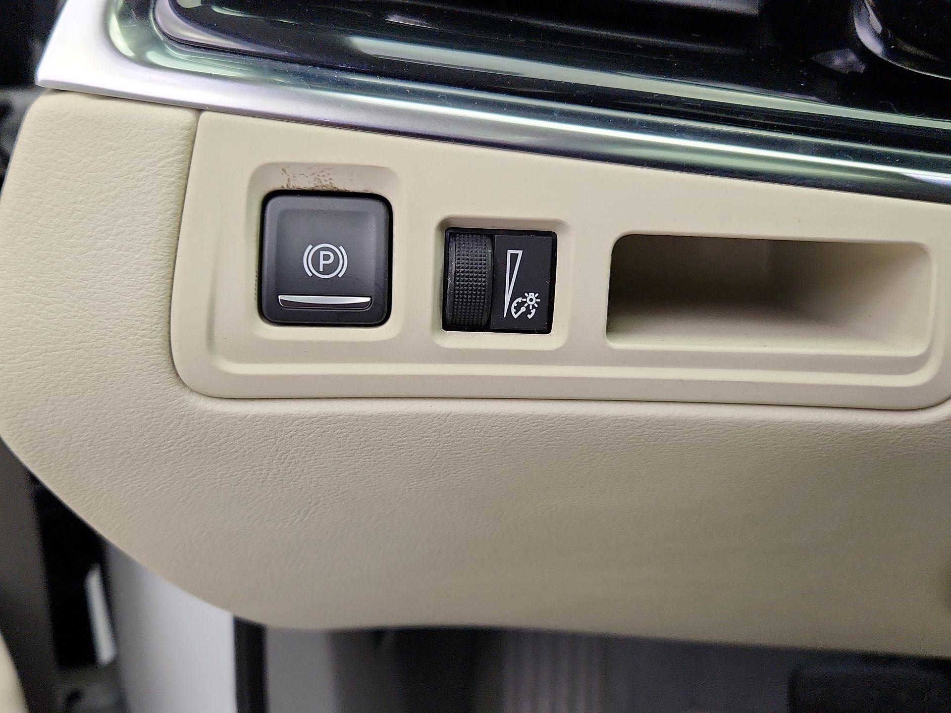 Thumbnail: 2022 Cadillac XT6 - 13