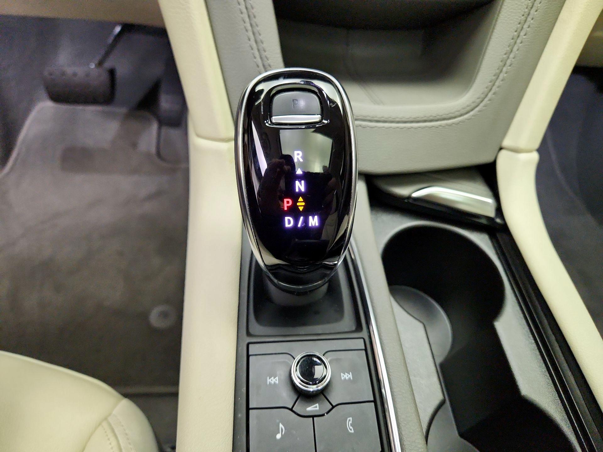 Thumbnail: 2022 Cadillac XT6 - 17