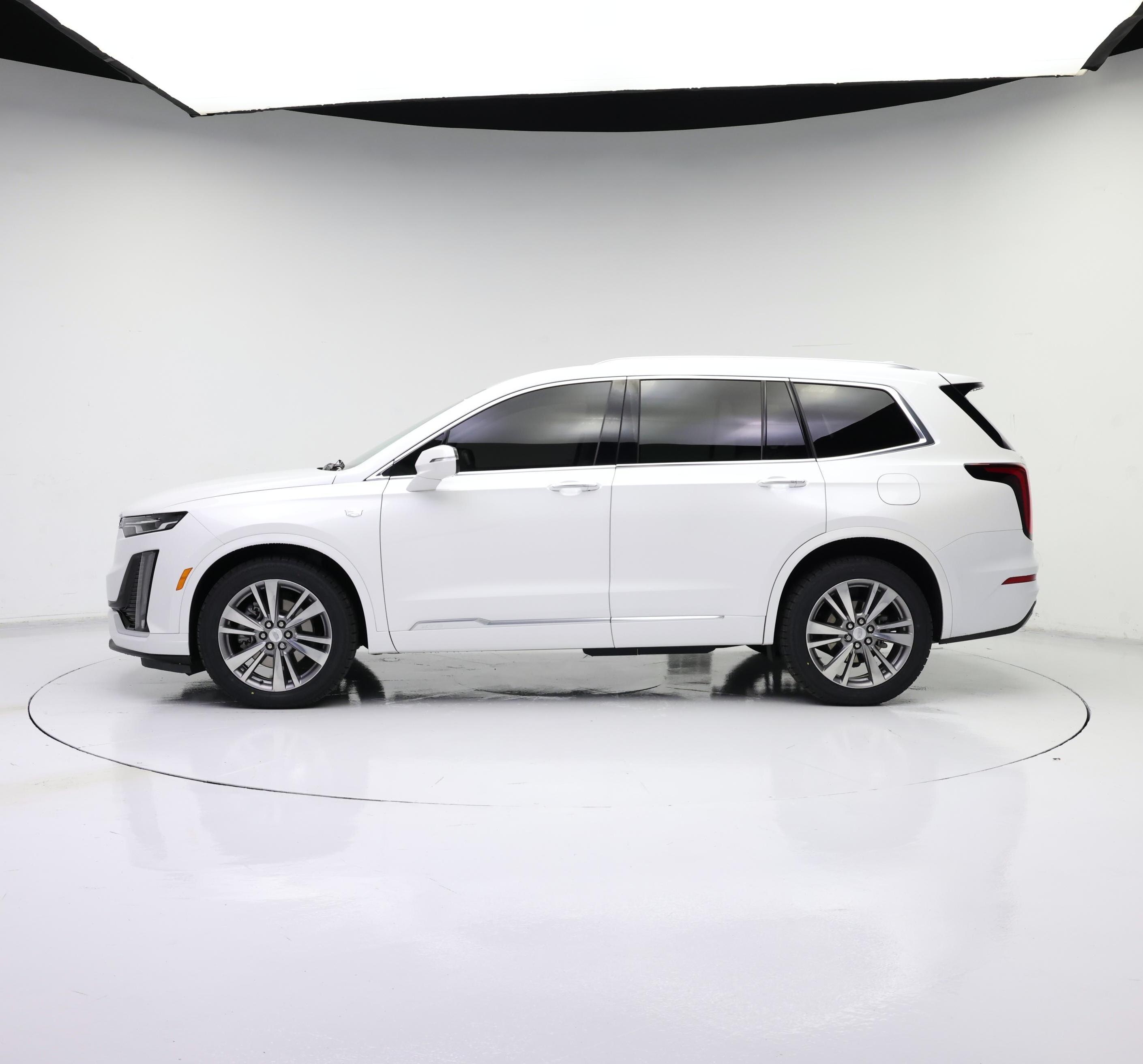 Thumbnail: 2022 Cadillac XT6 - 3