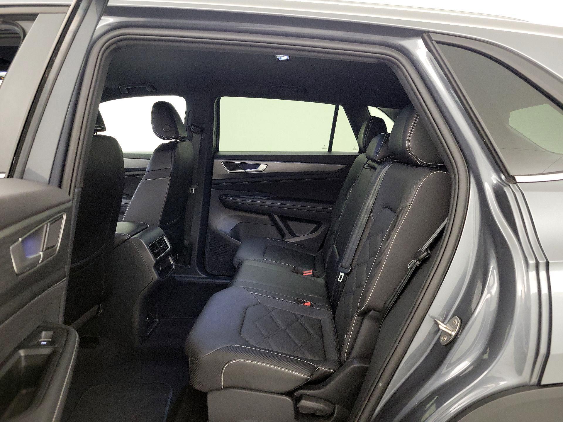 Thumbnail: 2024 Volkswagen Atlas - 18