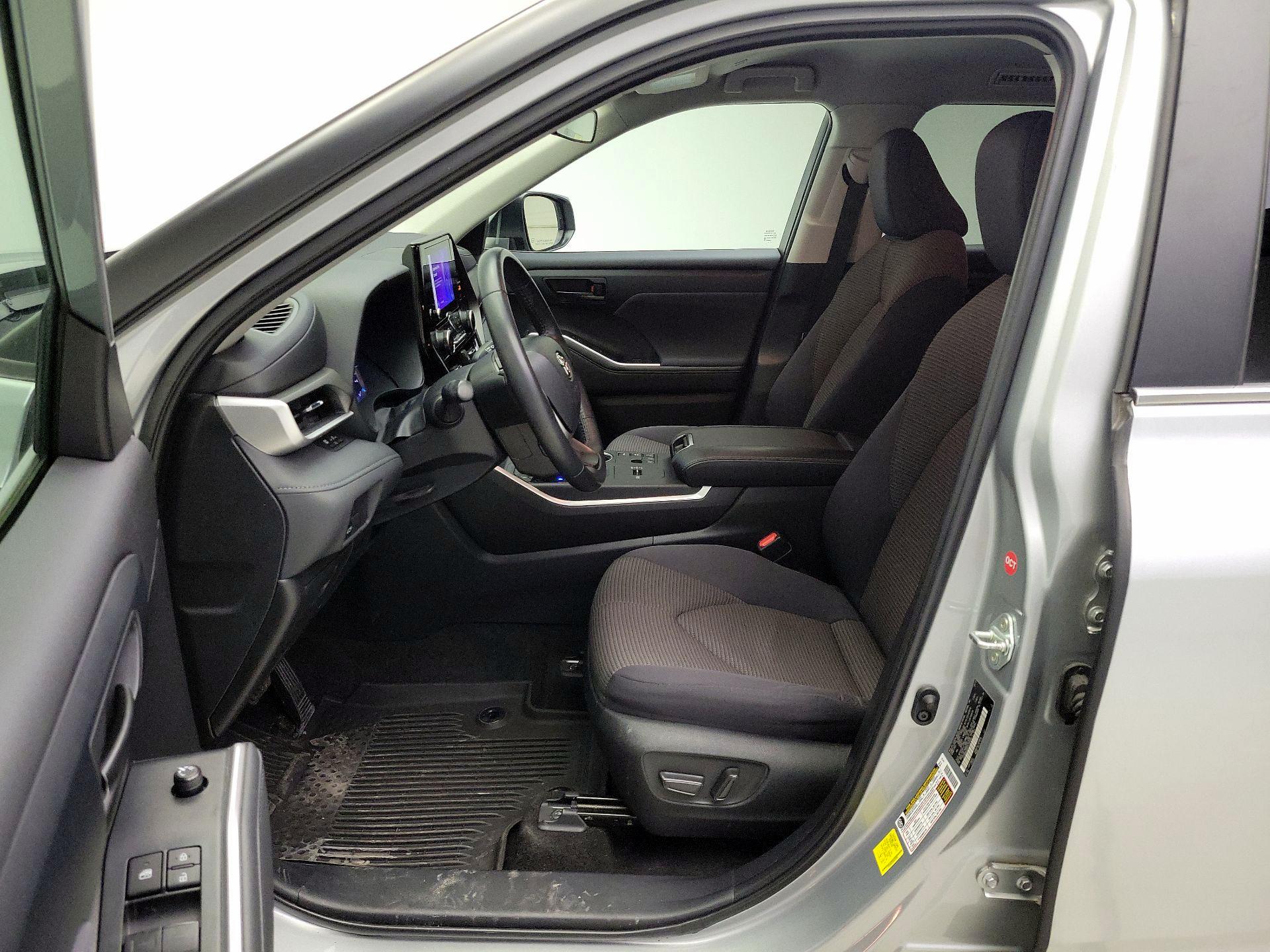 Thumbnail: 2023 Toyota Highlander - 11