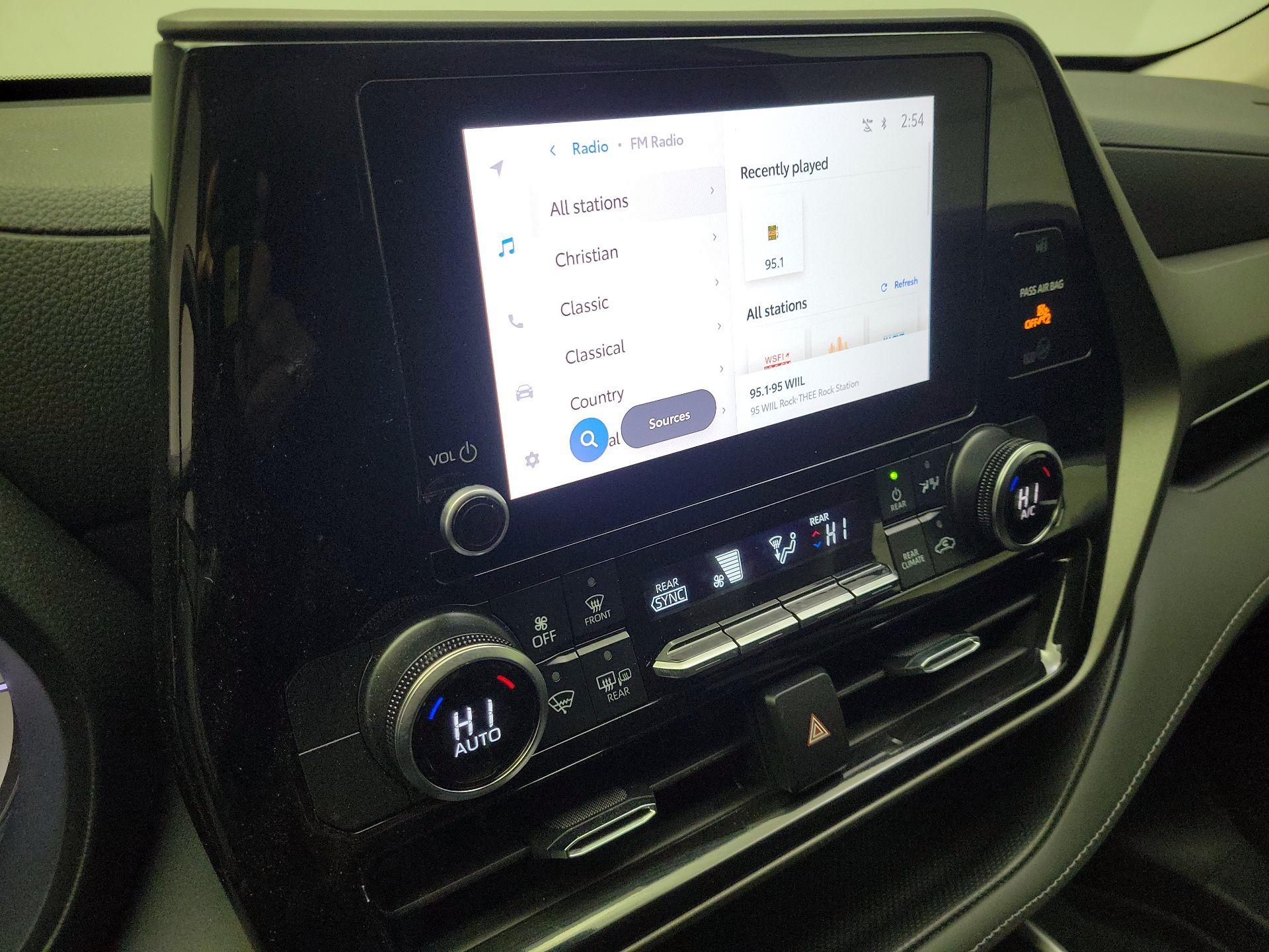 Thumbnail: 2023 Toyota Highlander - 15