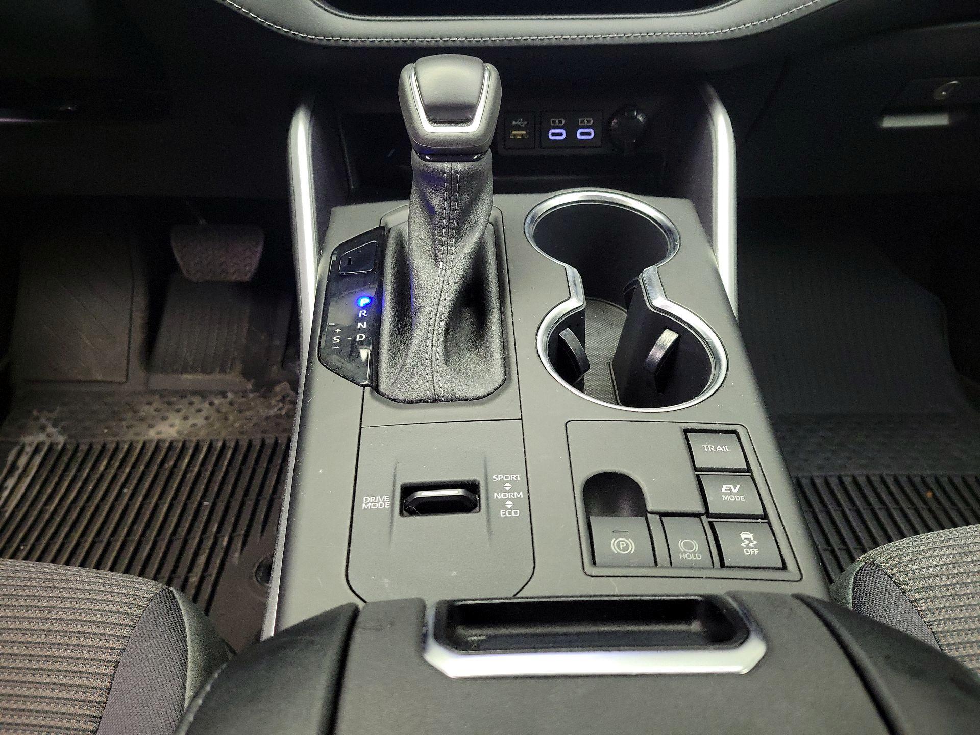 Thumbnail: 2023 Toyota Highlander - 17