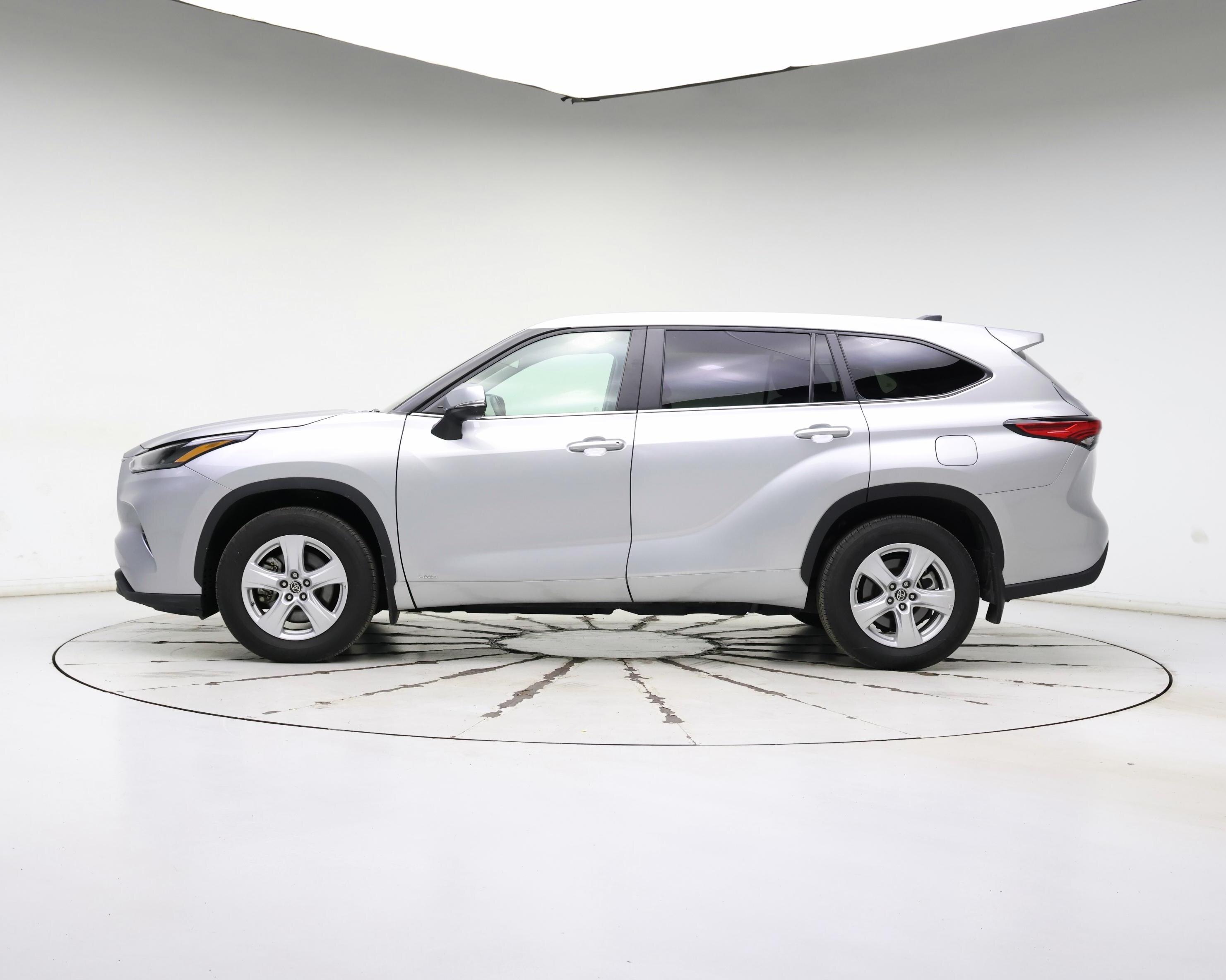 Thumbnail: 2023 Toyota Highlander - 3