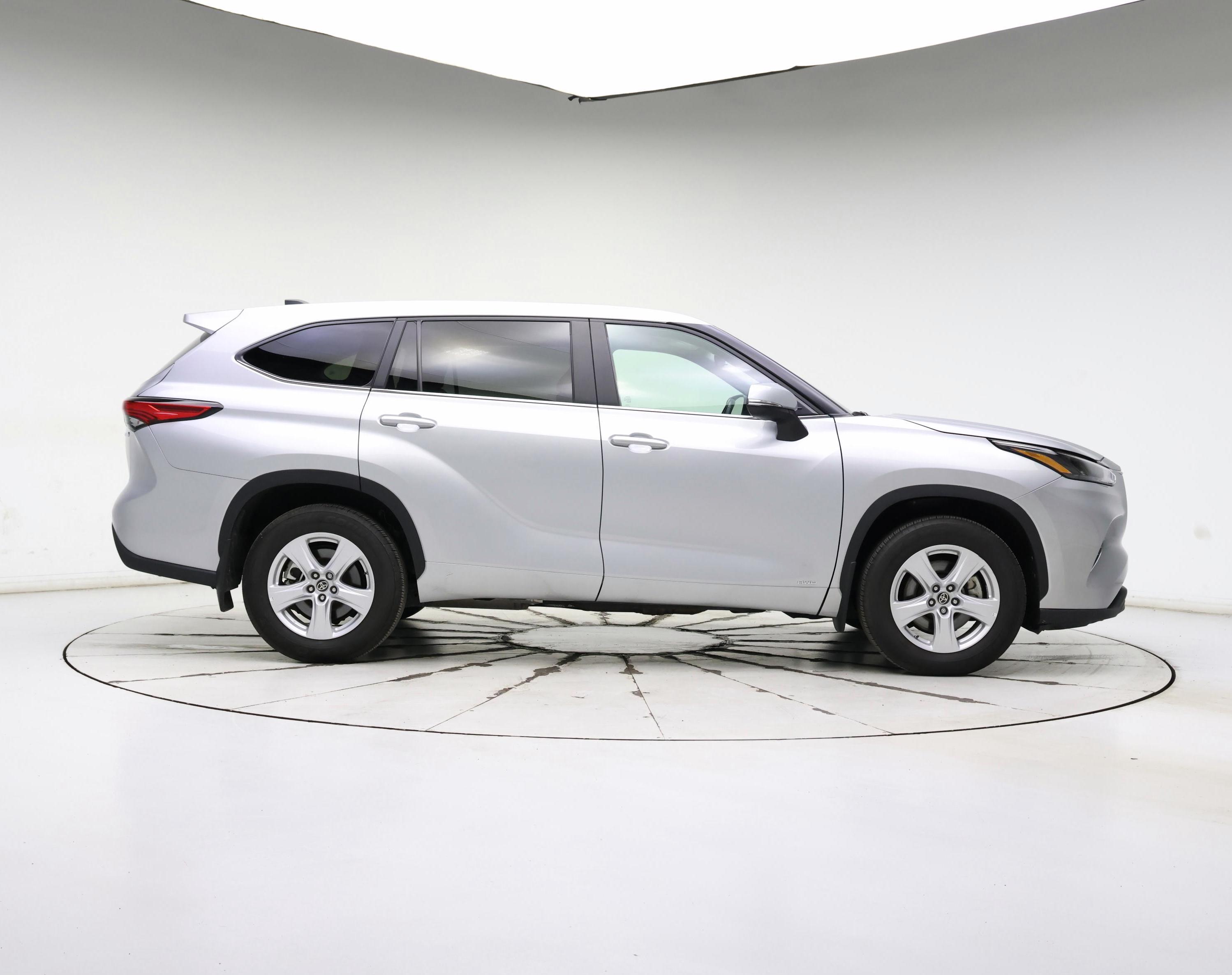 Thumbnail: 2023 Toyota Highlander - 7