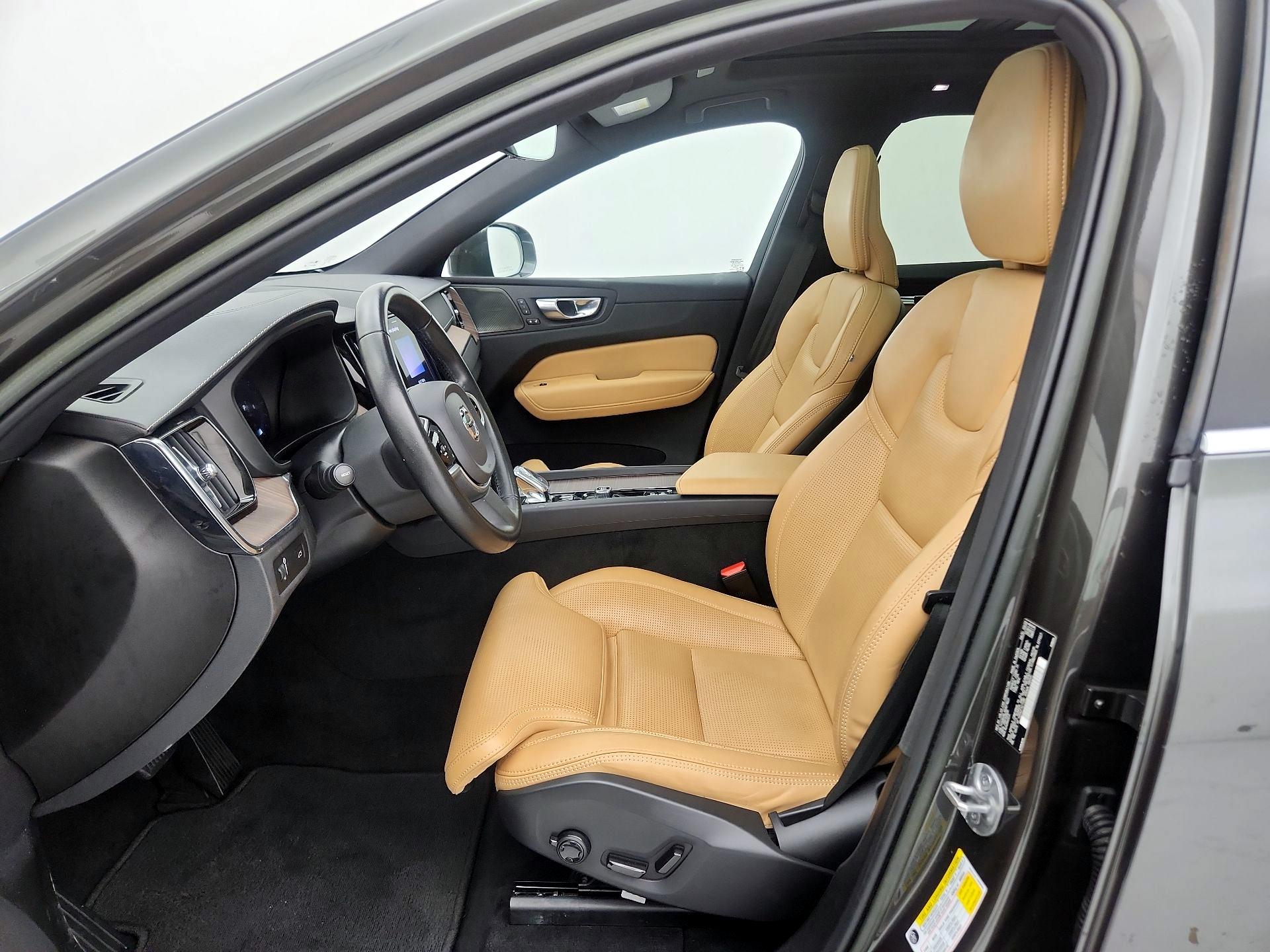 Thumbnail: 2022 Volvo XC60 - 11