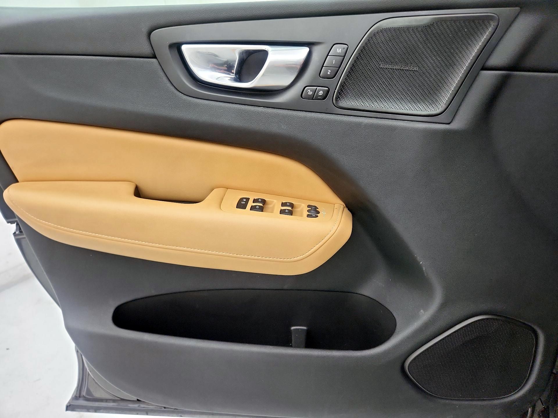 Thumbnail: 2022 Volvo XC60 - 12