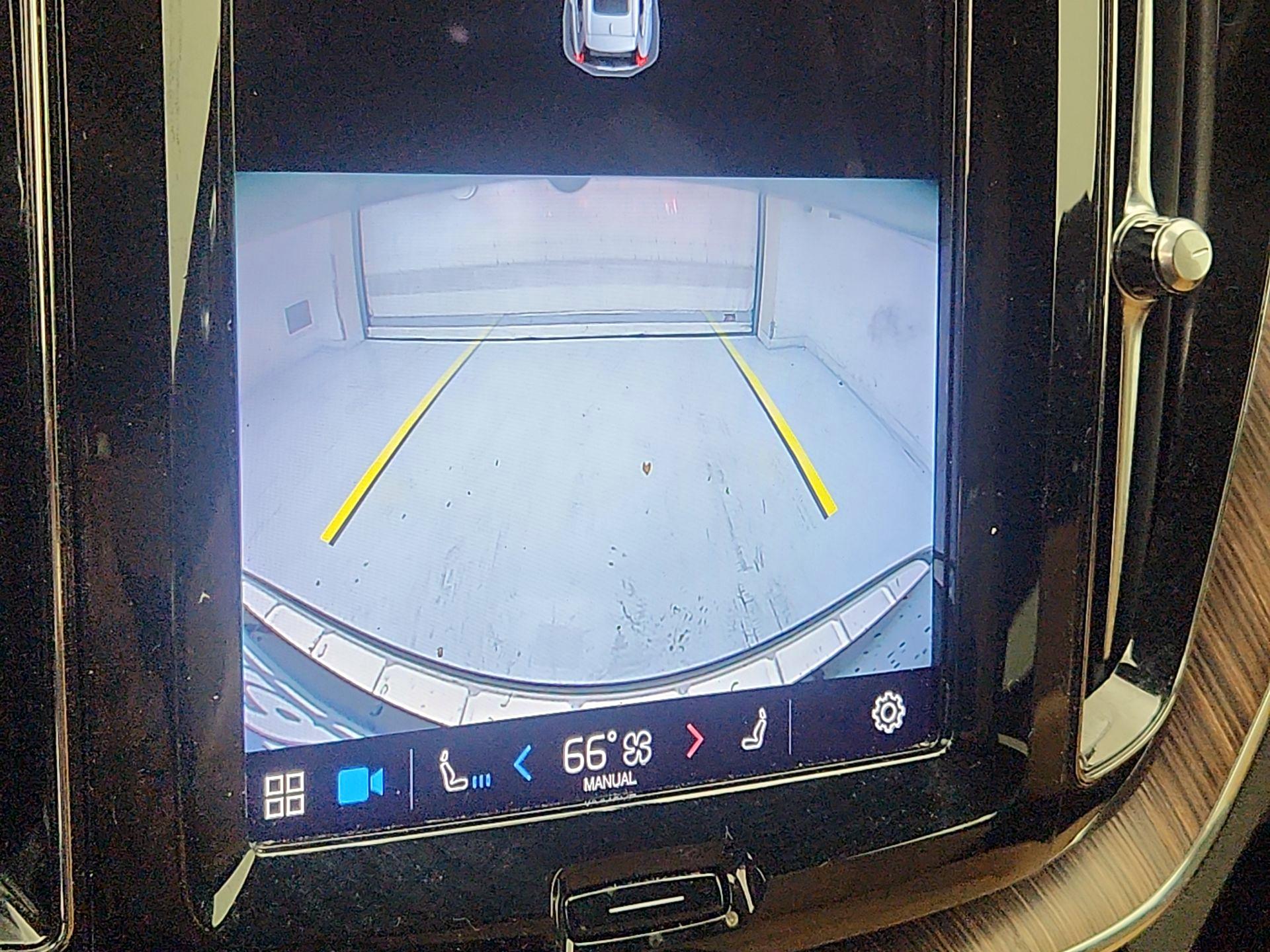 Thumbnail: 2022 Volvo XC60 - 15