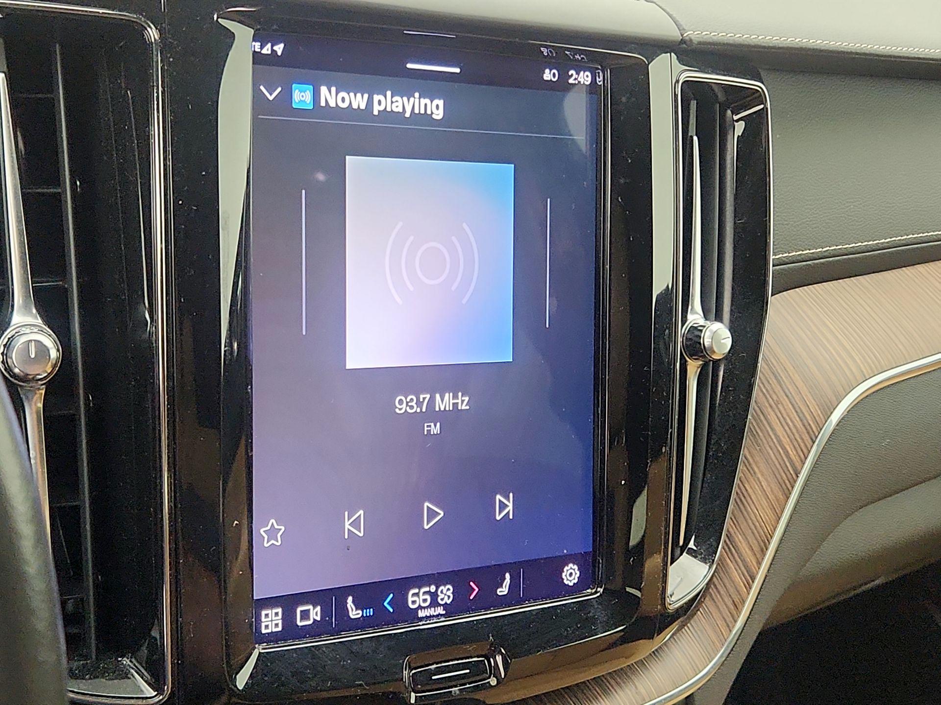 Thumbnail: 2022 Volvo XC60 - 16