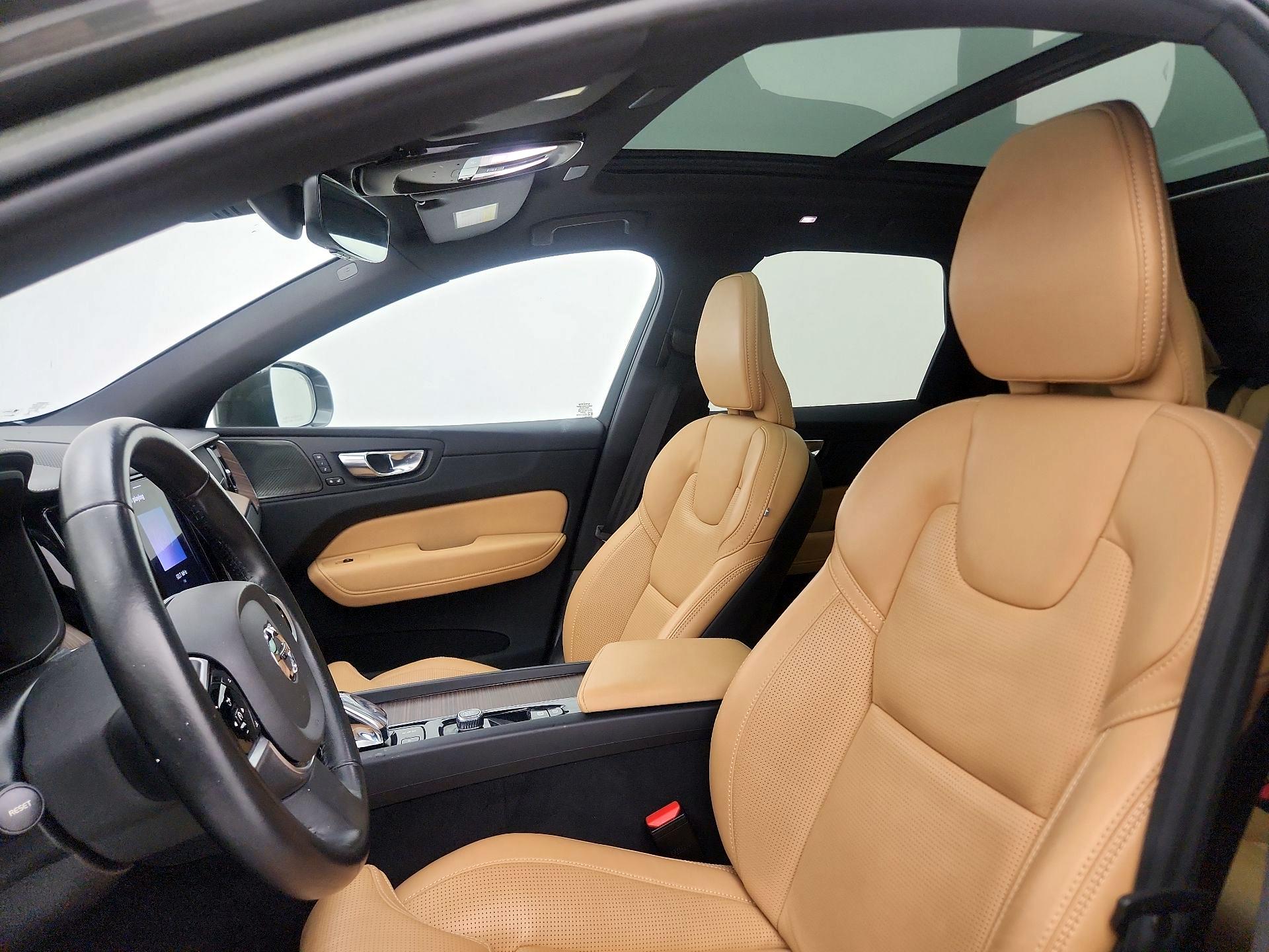 Thumbnail: 2022 Volvo XC60 - 20