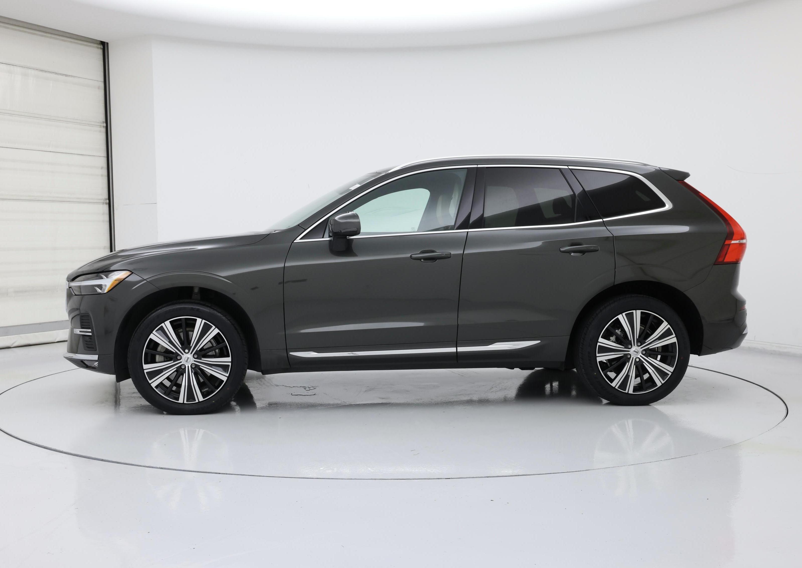 Thumbnail: 2022 Volvo XC60 - 3