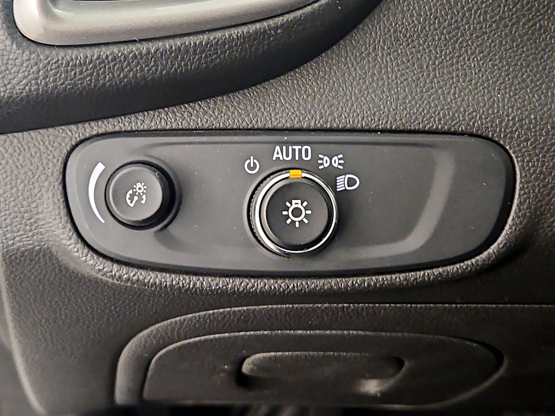 Thumbnail: 2017 Chevrolet Trax - 13