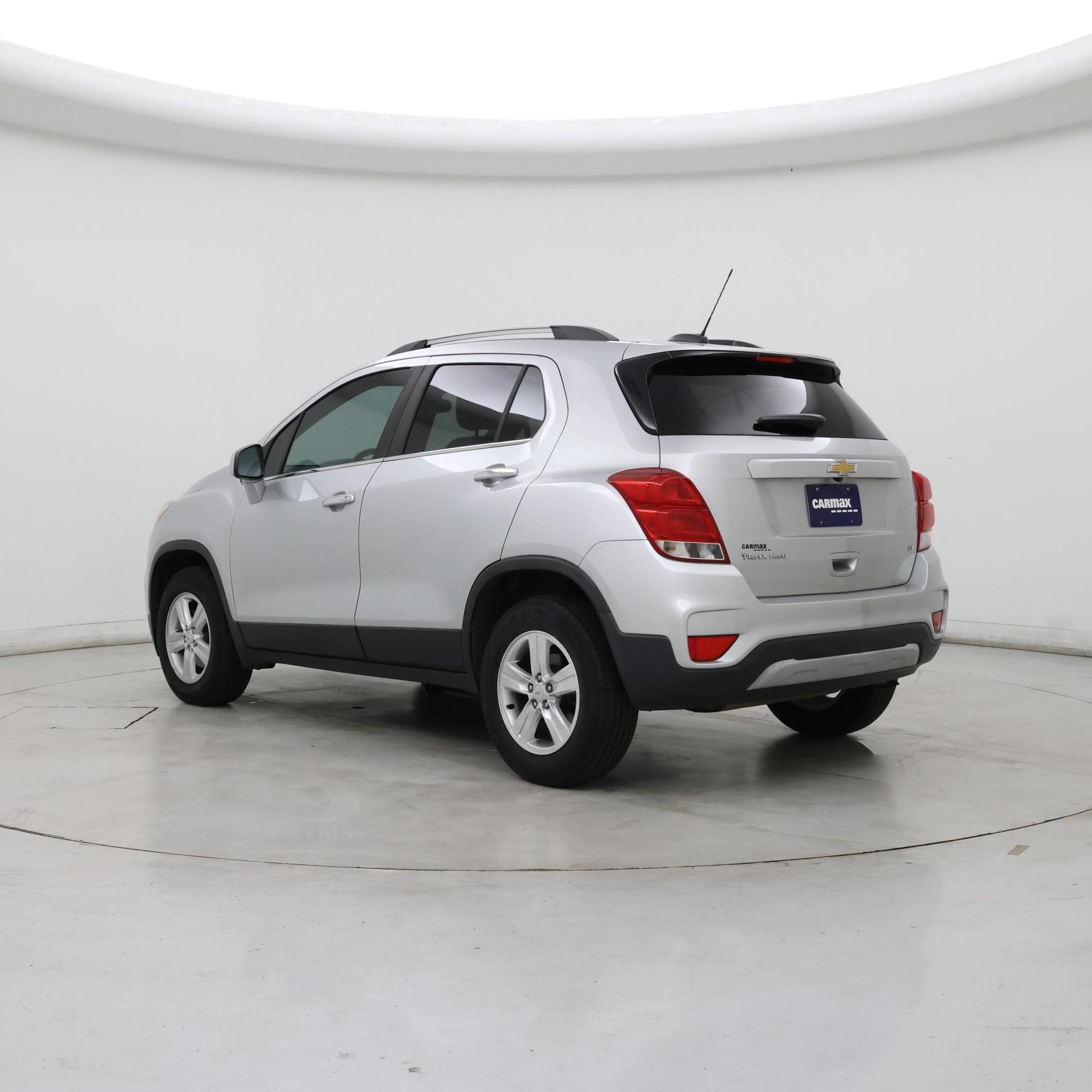 Thumbnail: 2017 Chevrolet Trax - 2