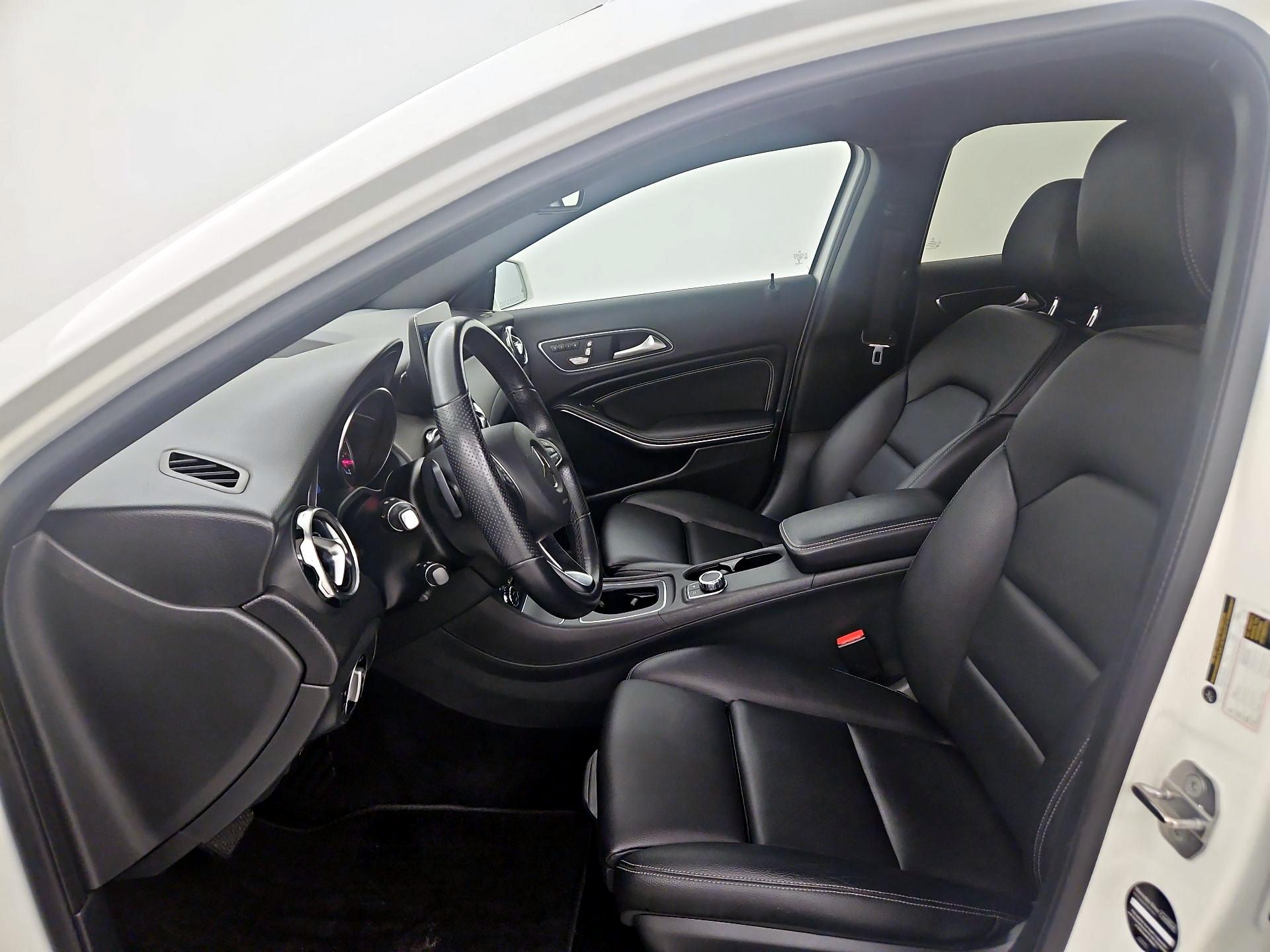 Thumbnail: 2019 Mercedes-Benz GLA - 11