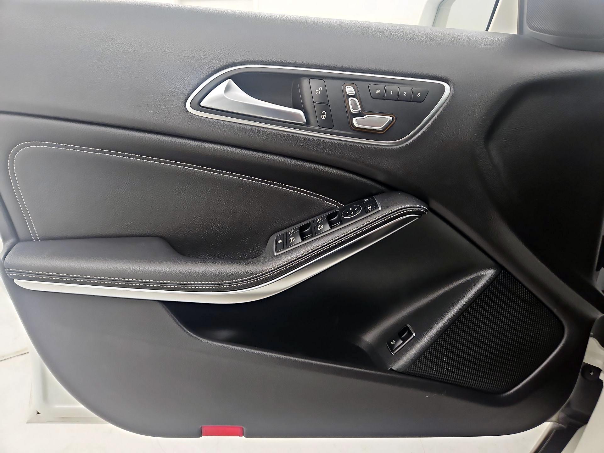 Thumbnail: 2019 Mercedes-Benz GLA - 12