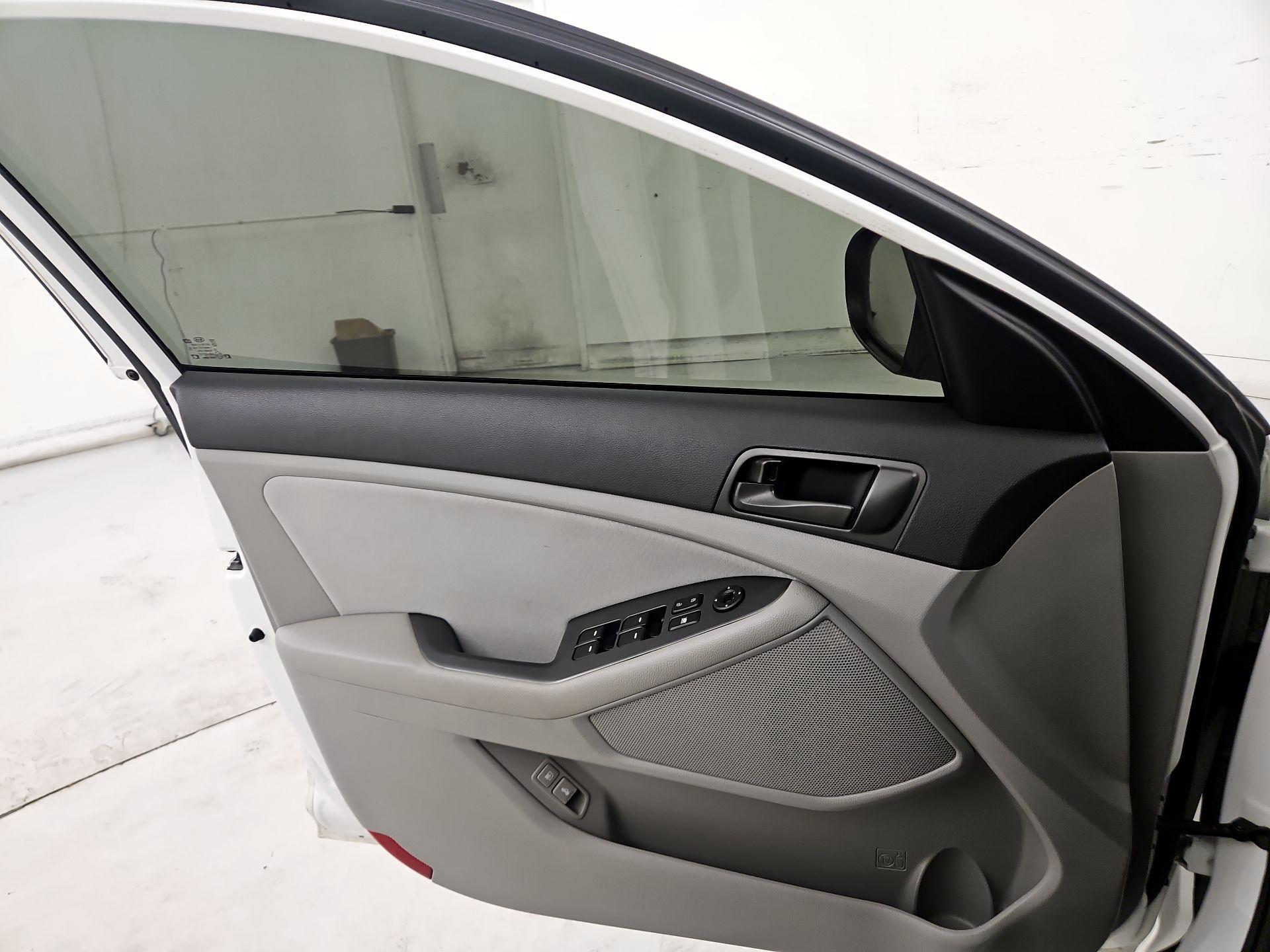 Thumbnail: 2015 Kia Optima - 12