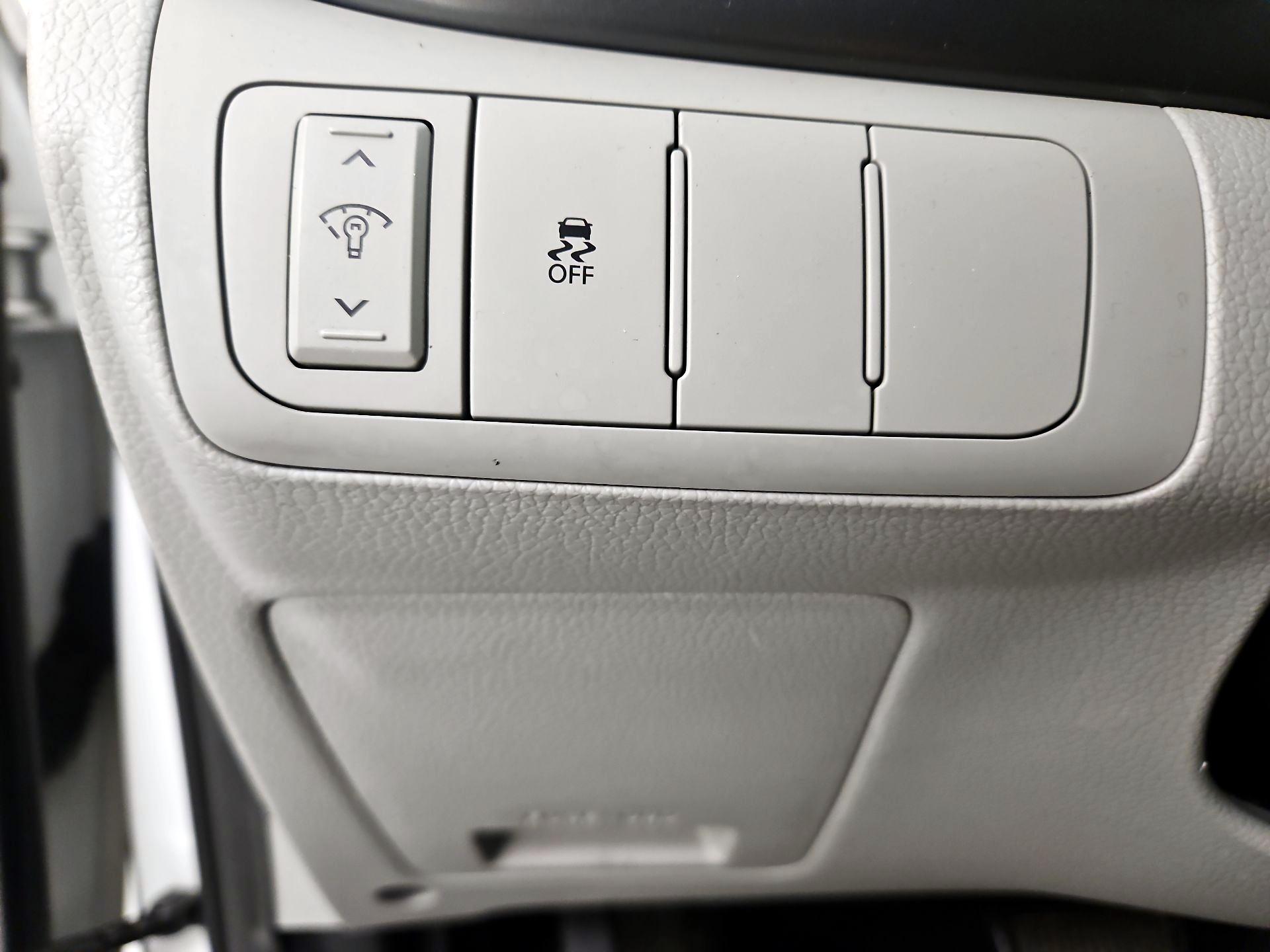 Thumbnail: 2015 Kia Optima - 13