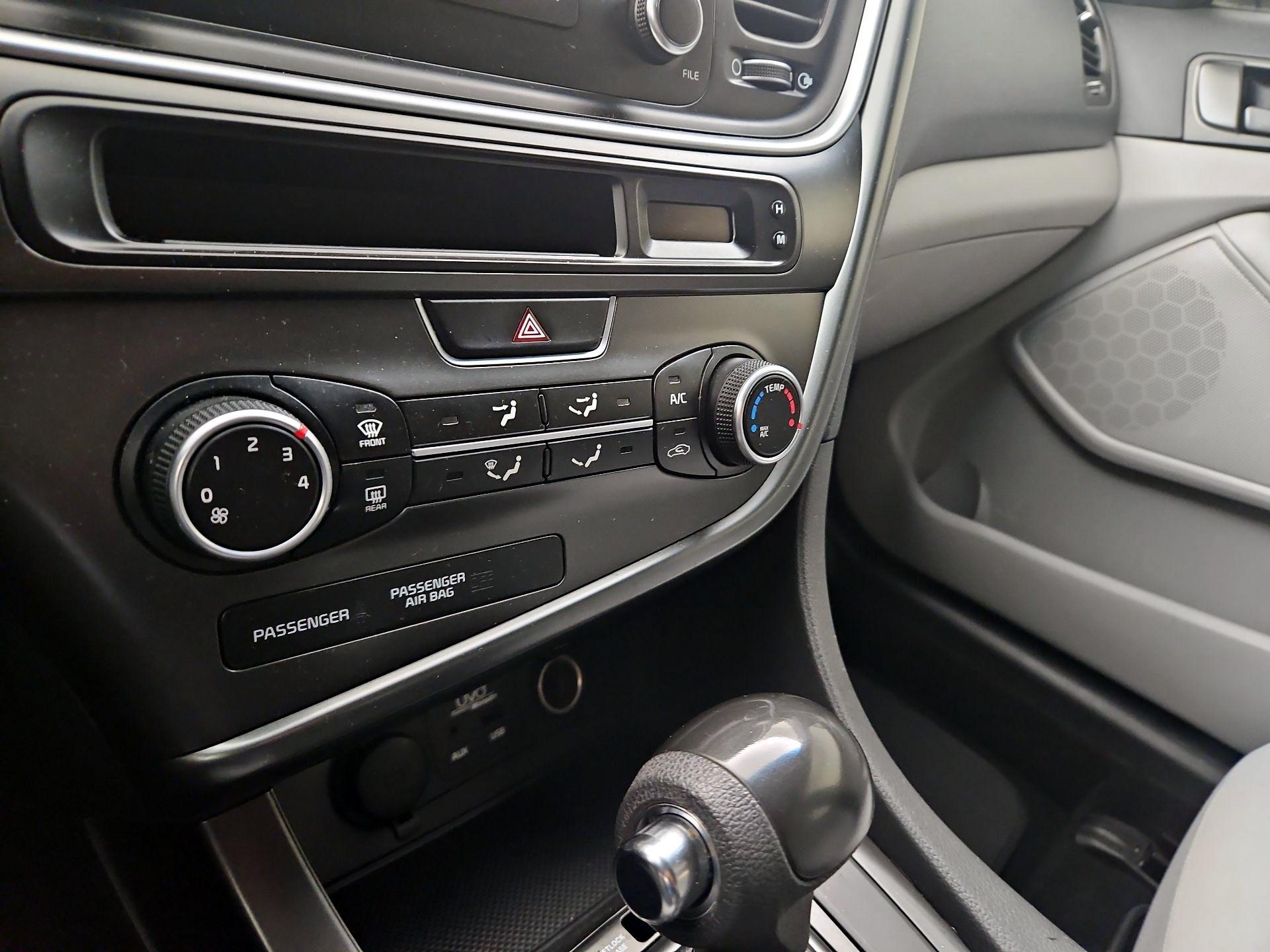 Thumbnail: 2015 Kia Optima - 16