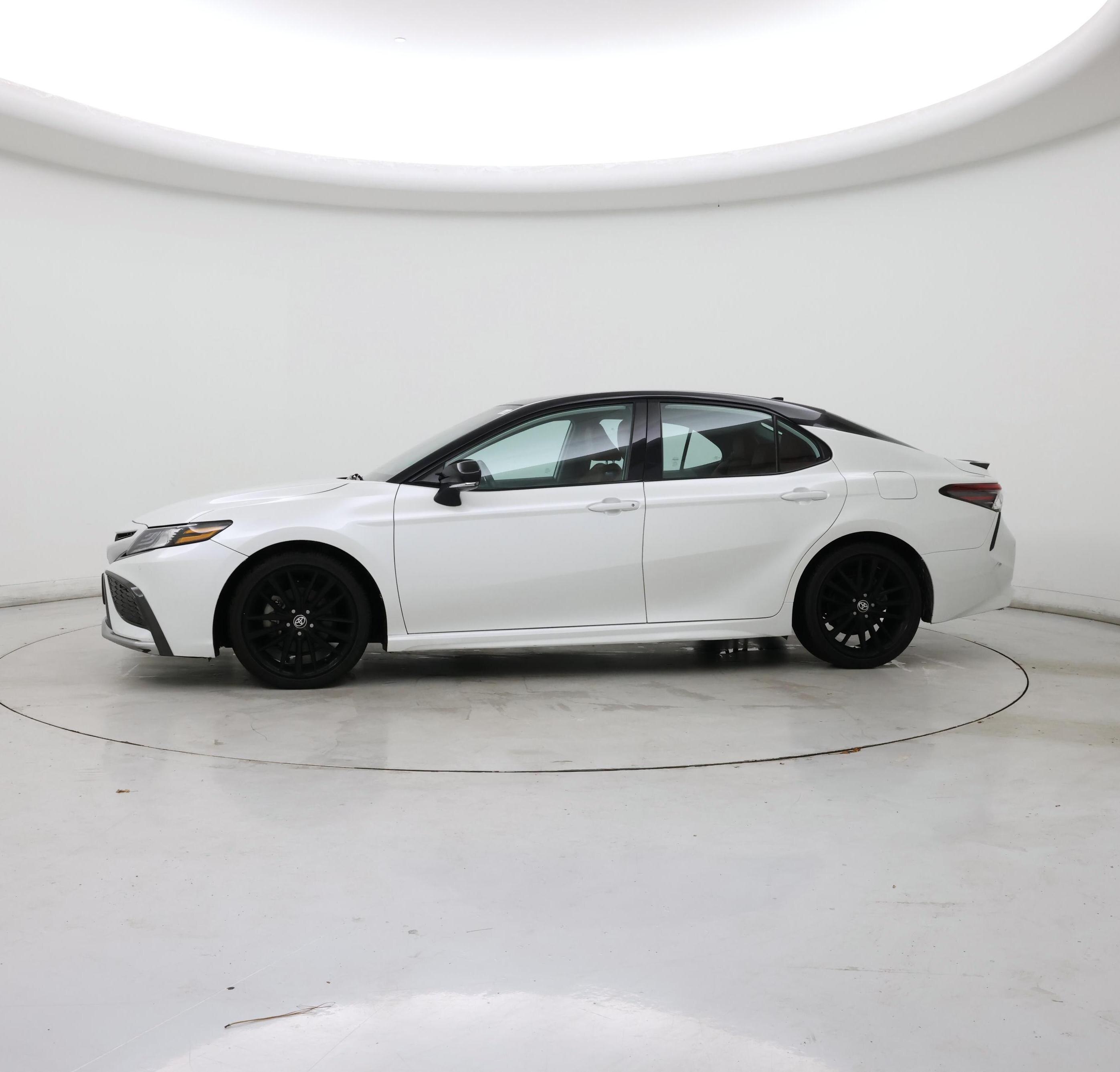 Thumbnail: 2022 Toyota Camry - 3