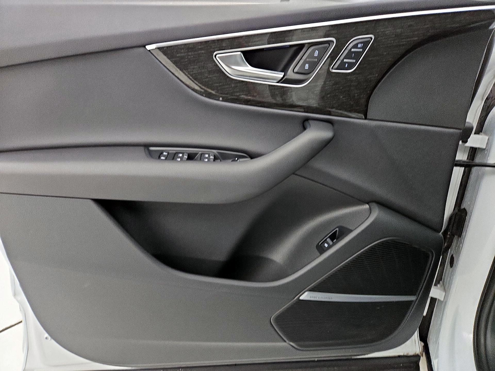 Thumbnail: 2022 Audi Q7 - 12