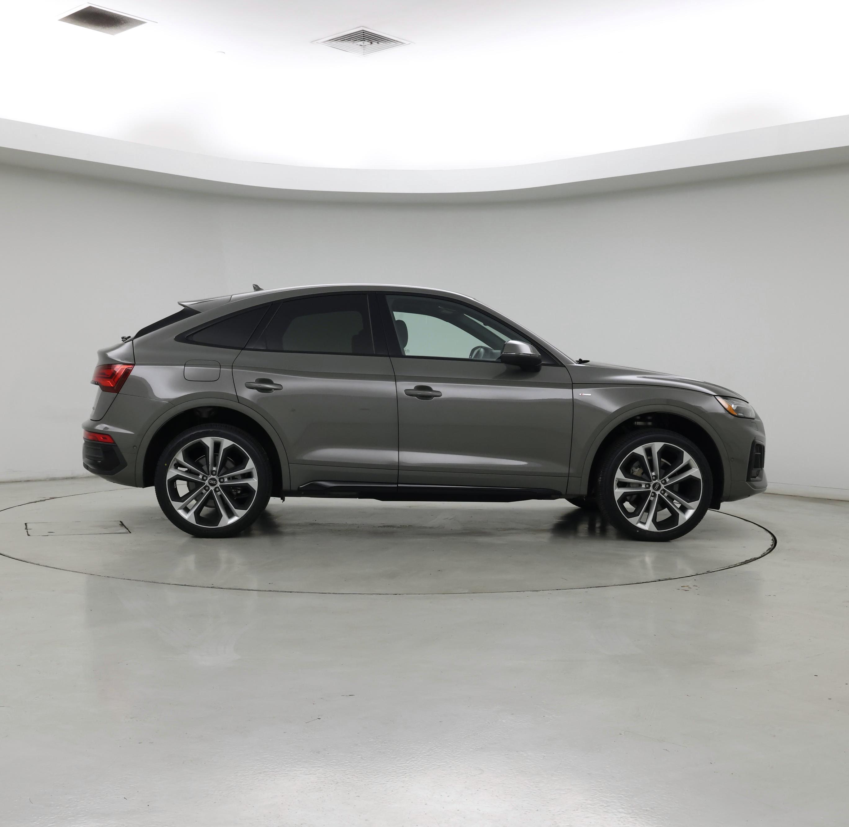 Thumbnail: 2023 Audi Q5 - 7