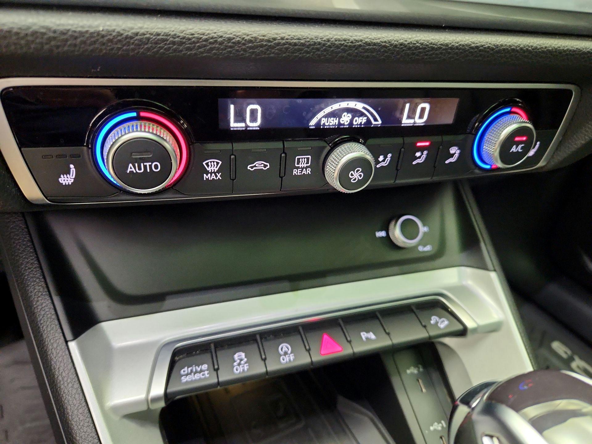 Thumbnail: 2022 Audi Q3 - 16