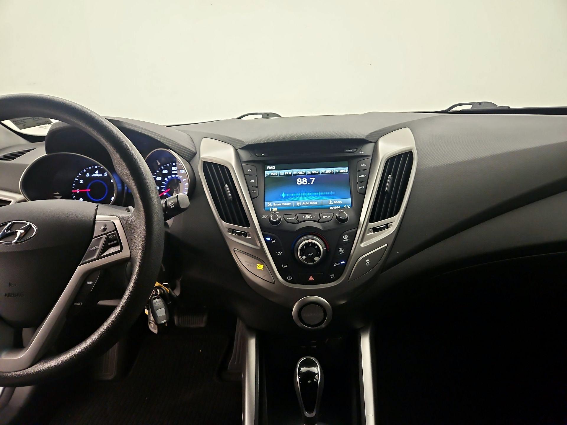 Thumbnail: 2016 Hyundai Veloster - 9