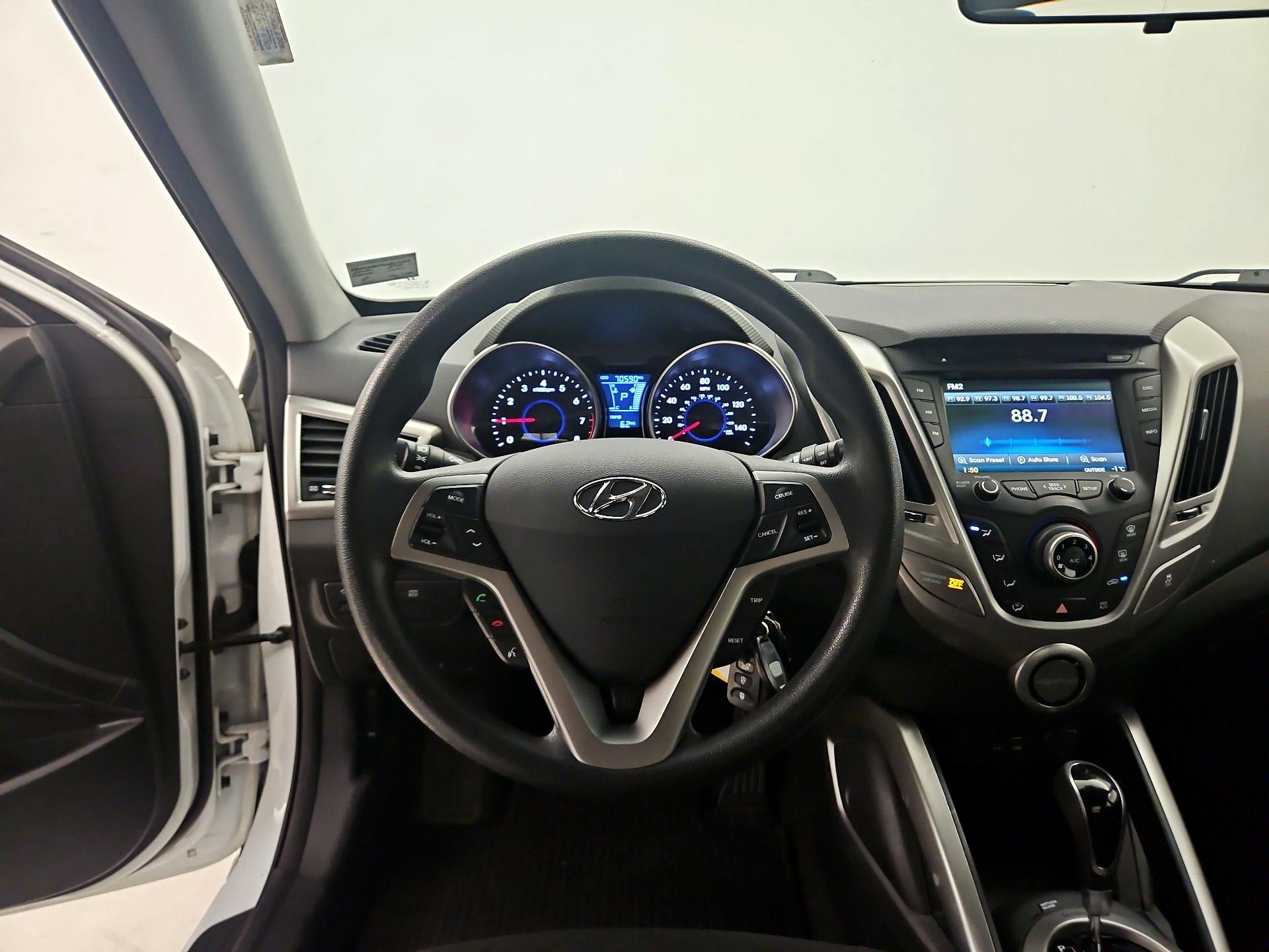 Thumbnail: 2016 Hyundai Veloster - 10